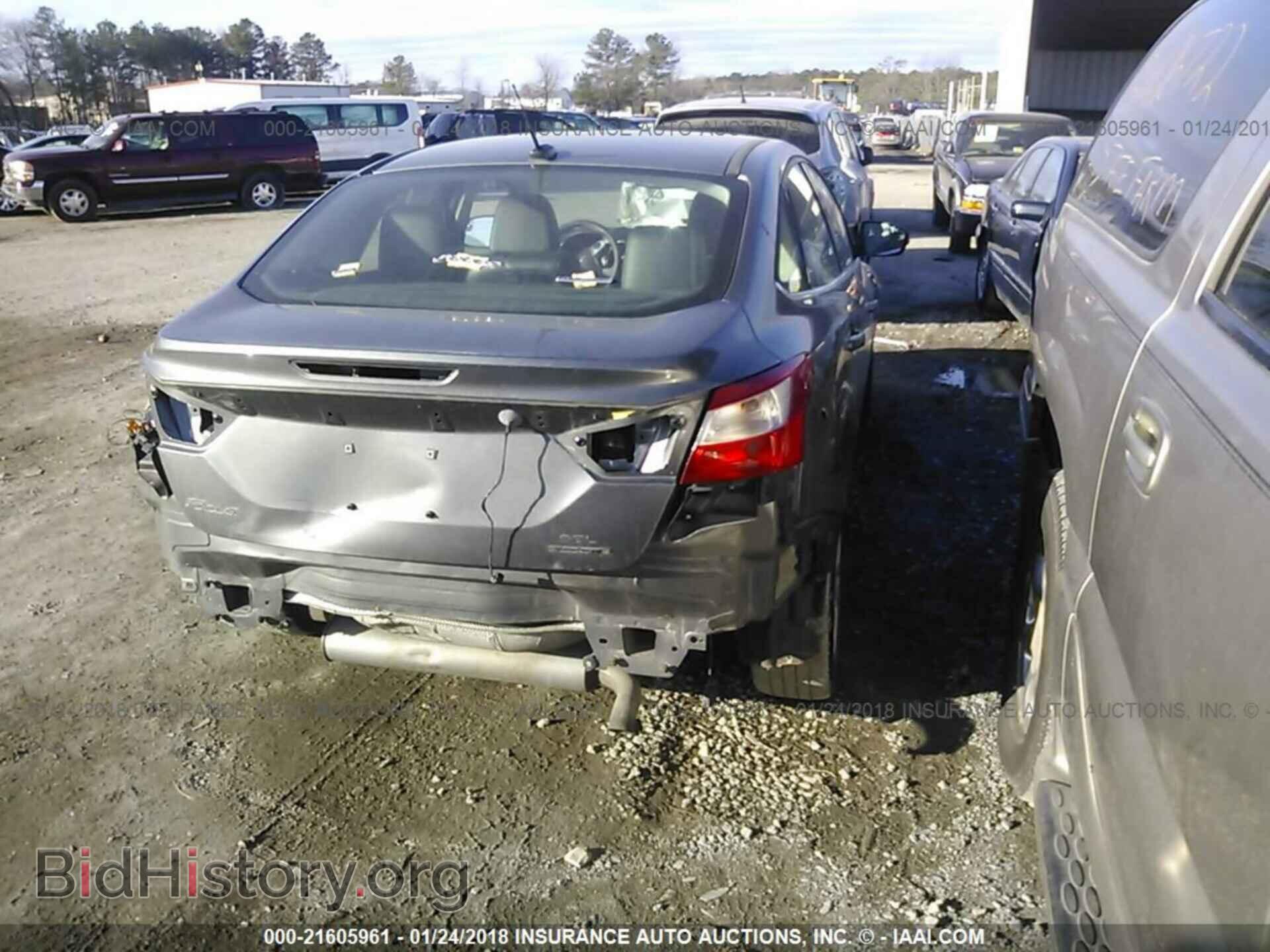 2012 Ford Focus - VIN: 1FAHP3H28CL420023 - Photo 4
