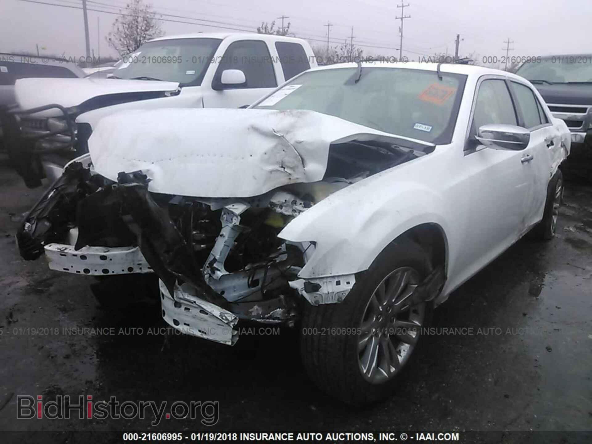 2015 Chrysler 300c - VIN: 2C3CCAEGXFH766150 - Фото 2