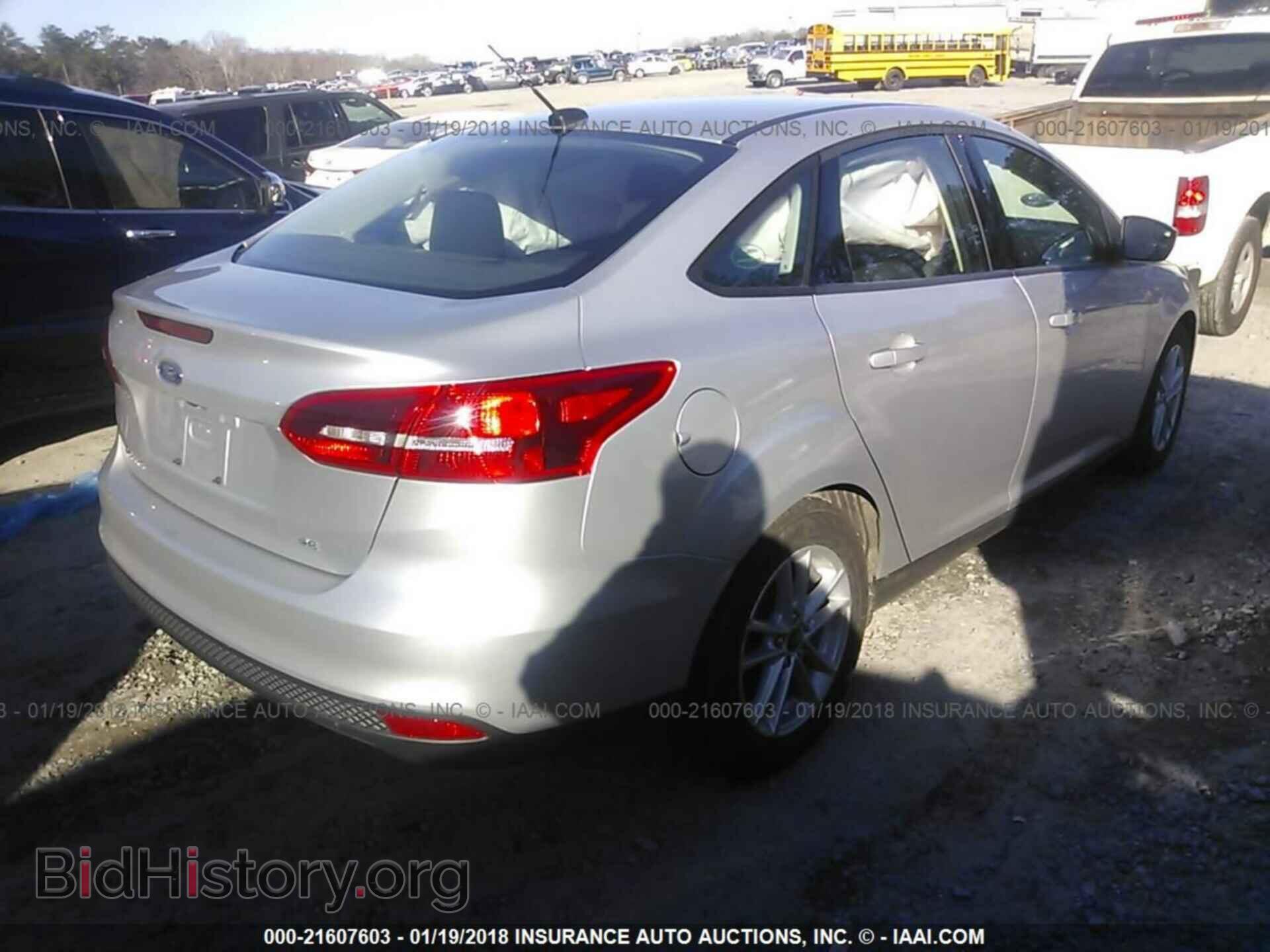 2018 Ford Focus - VIN: 1FADP3F28JL212271 - Фото 4