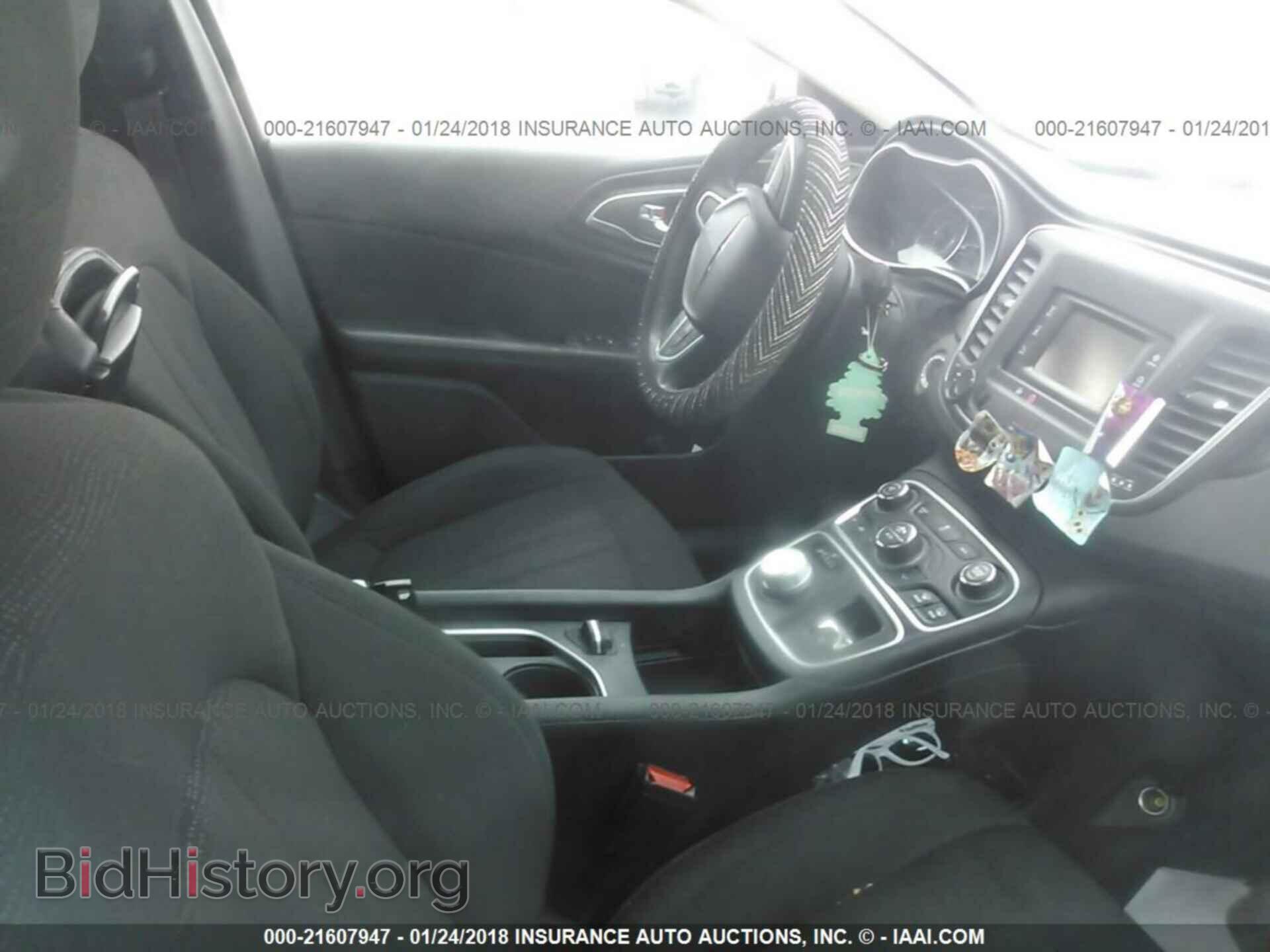 2015 Chrysler 200 - VIN: 1C3CCCAB0FN538137 - Photo 5