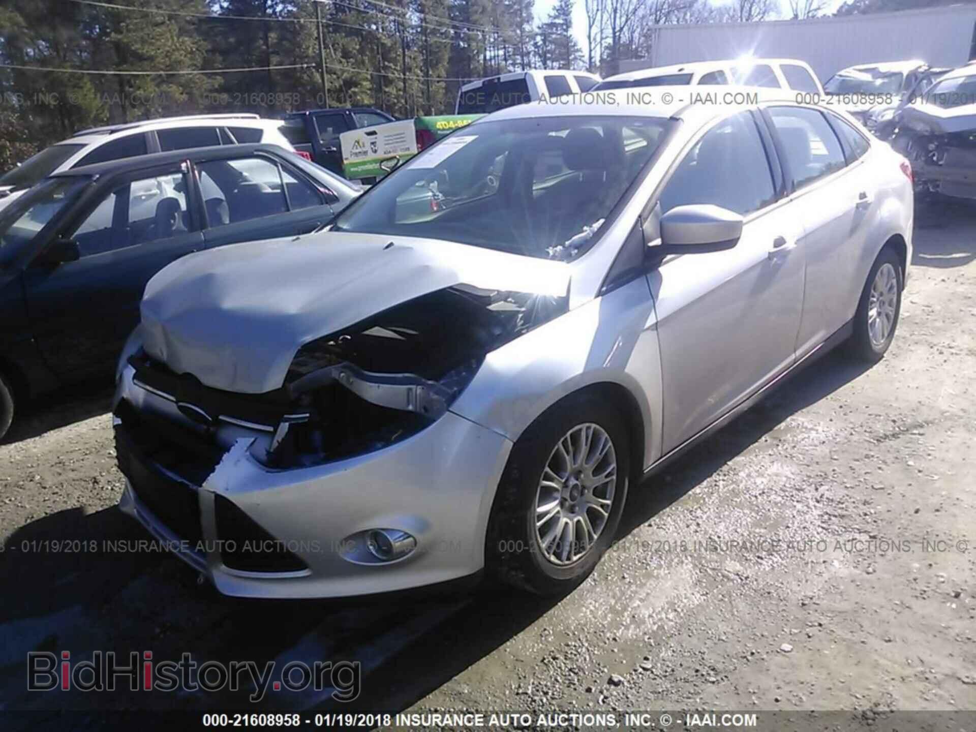 2012 Ford Focus - VIN: 1FAHP3F21CL397767 - Фото 2