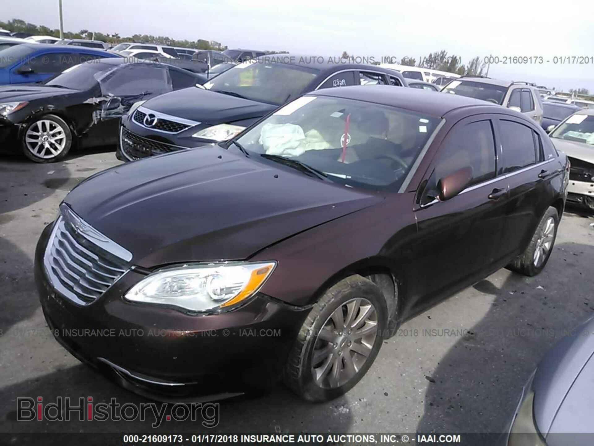 2013 Chrysler 200 - VIN: 1C3CCBBB2DN573753 - Photo 2