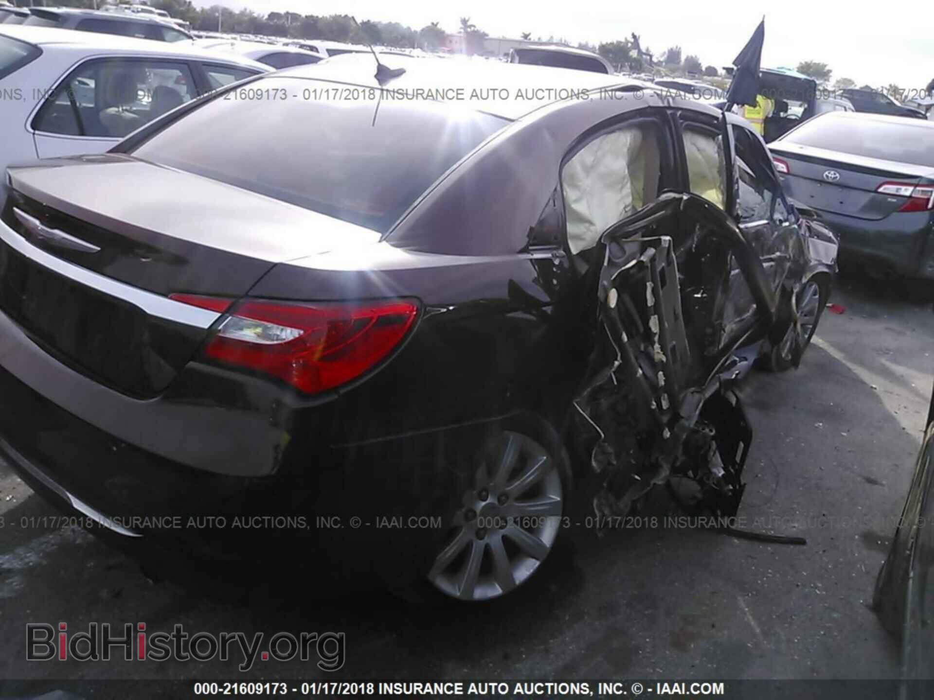 2013 Chrysler 200 - VIN: 1C3CCBBB2DN573753 - Photo 4