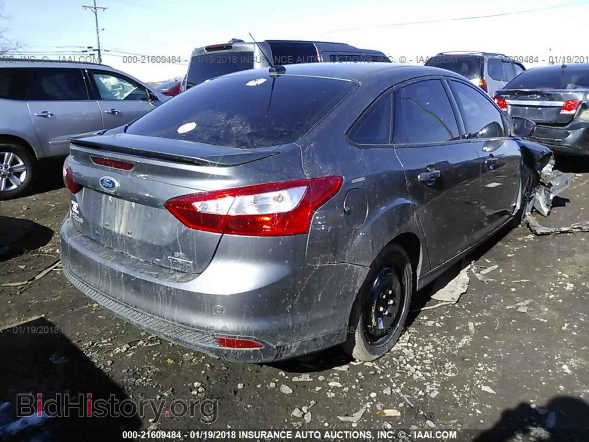 2014 Ford Focus - VIN: 1FADP3F24EL147599 - Photo 4