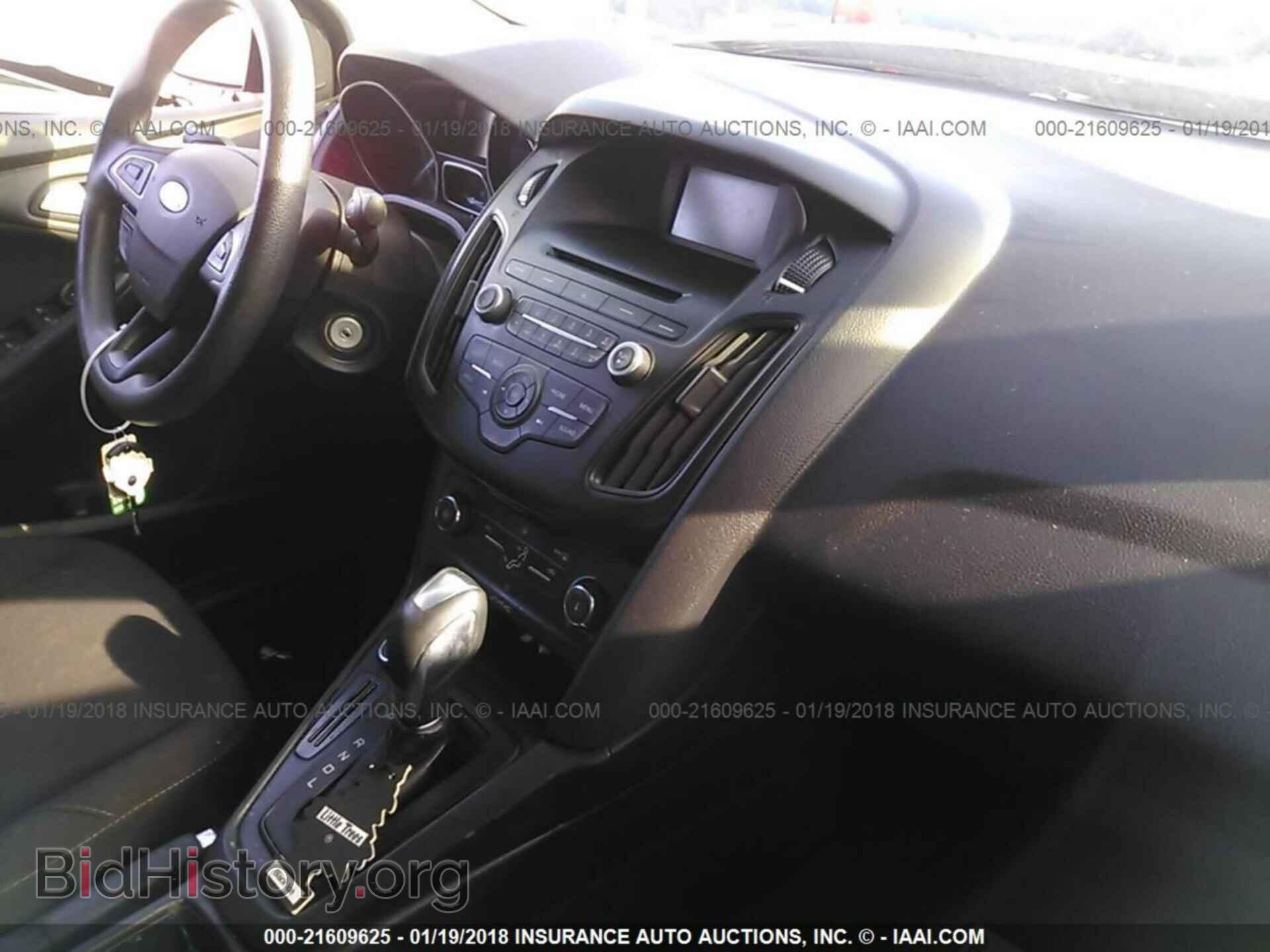 2016 Ford Focus - VIN: 1FADP3F23GL310598 - Photo 5
