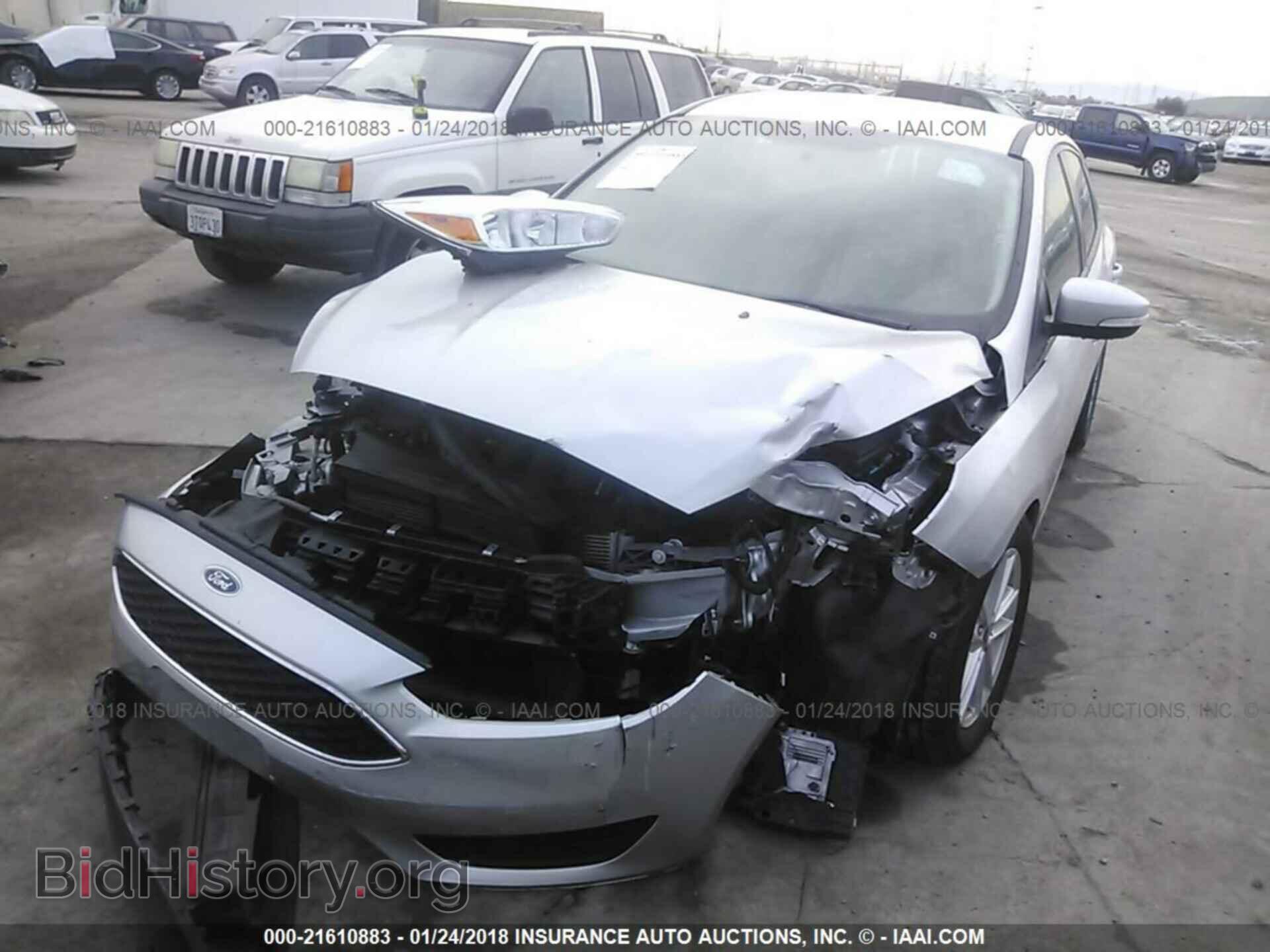 2016 Ford Focus - VIN: 1FADP3K24GL286429 - Фото 2