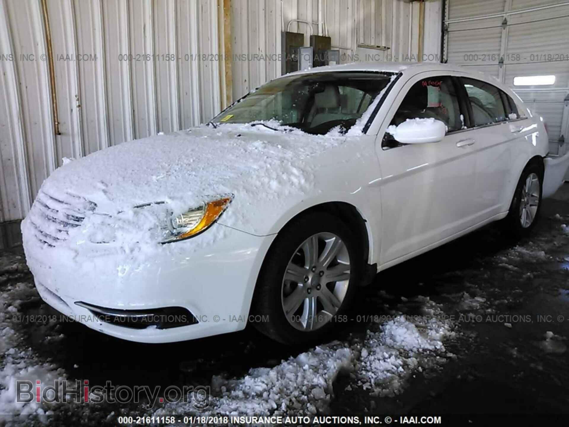 2013 Chrysler 200 - VIN: 1C3CCBAB0DN670354 - Фото 2