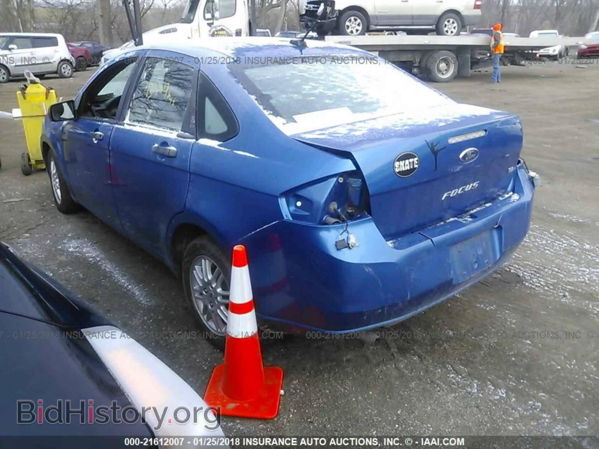 2011 Ford Focus - VIN: 1FAHP3FN1BW135772 - Photo 3