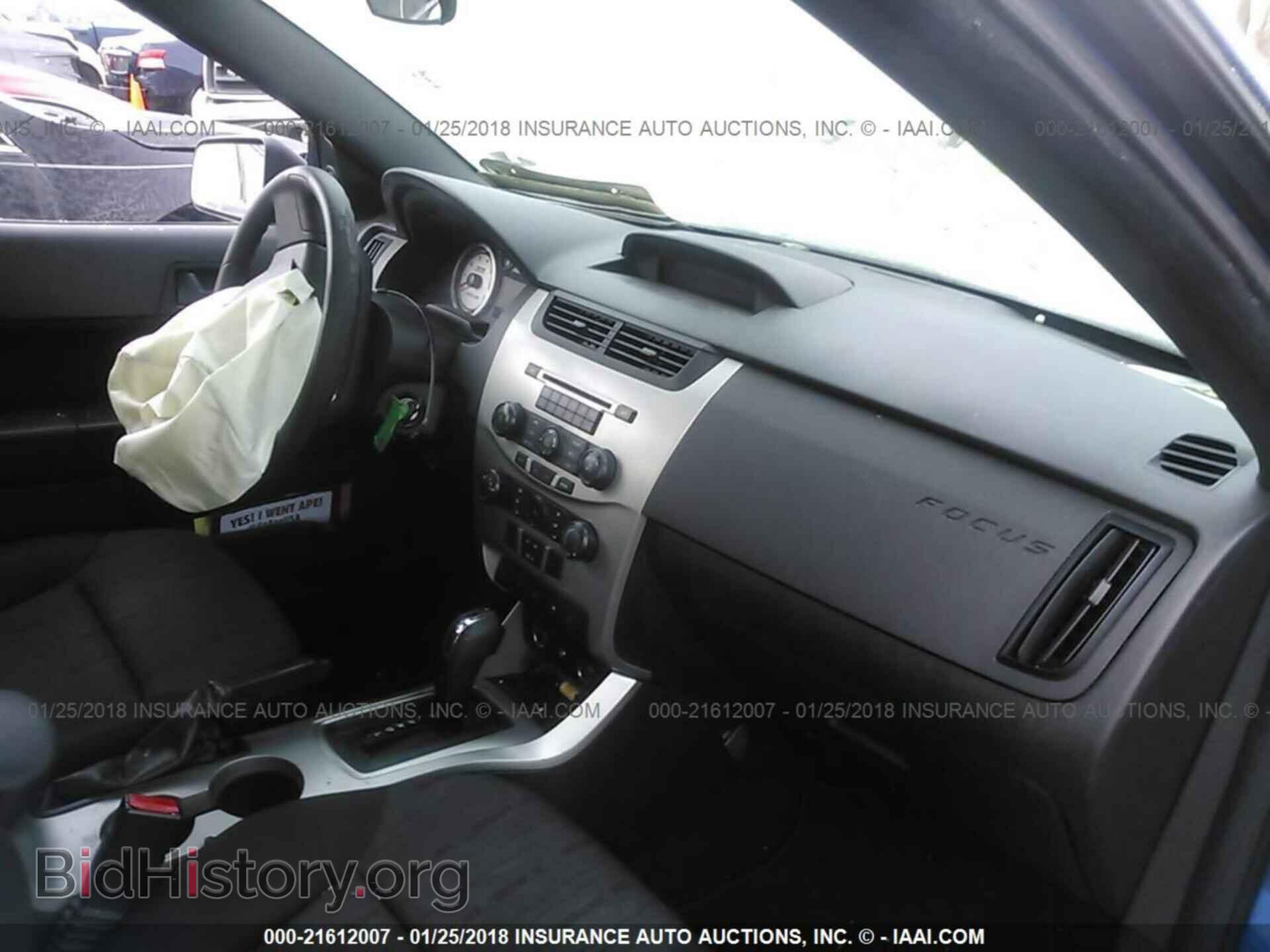 2011 Ford Focus - VIN: 1FAHP3FN1BW135772 - Photo 5