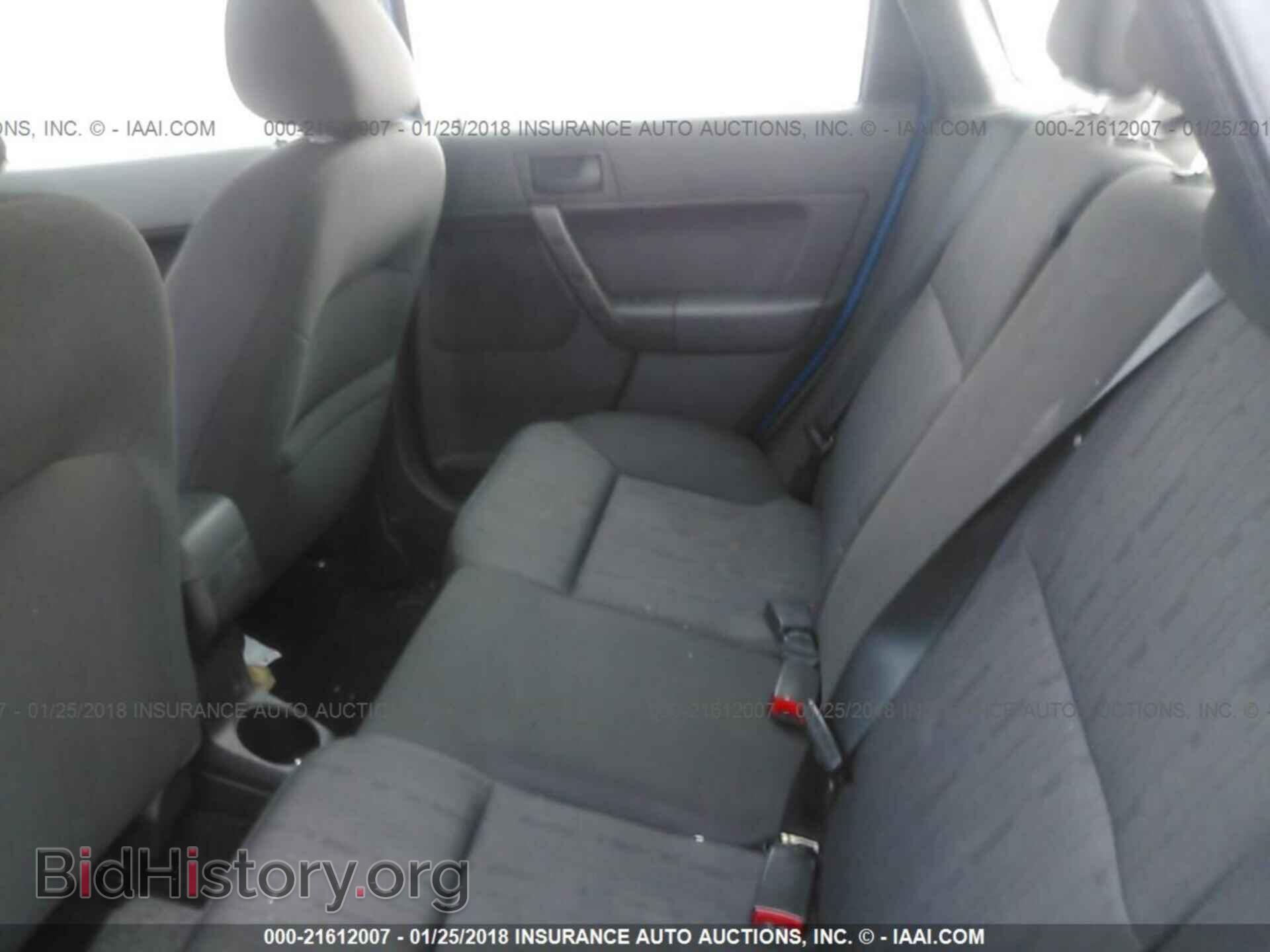 2011 Ford Focus - VIN: 1FAHP3FN1BW135772 - Photo 8