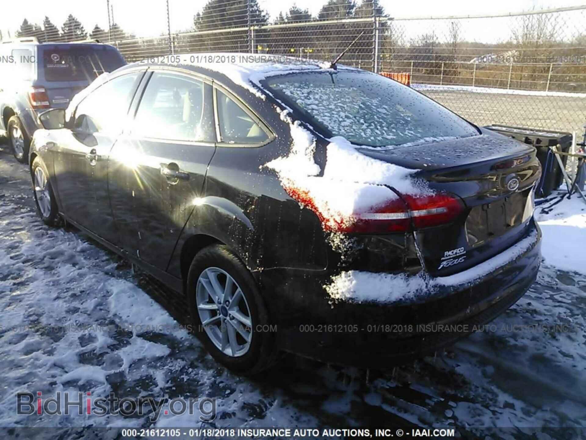 2016 Ford Focus - VIN: 1FADP3F26GL354532 - Photo 3