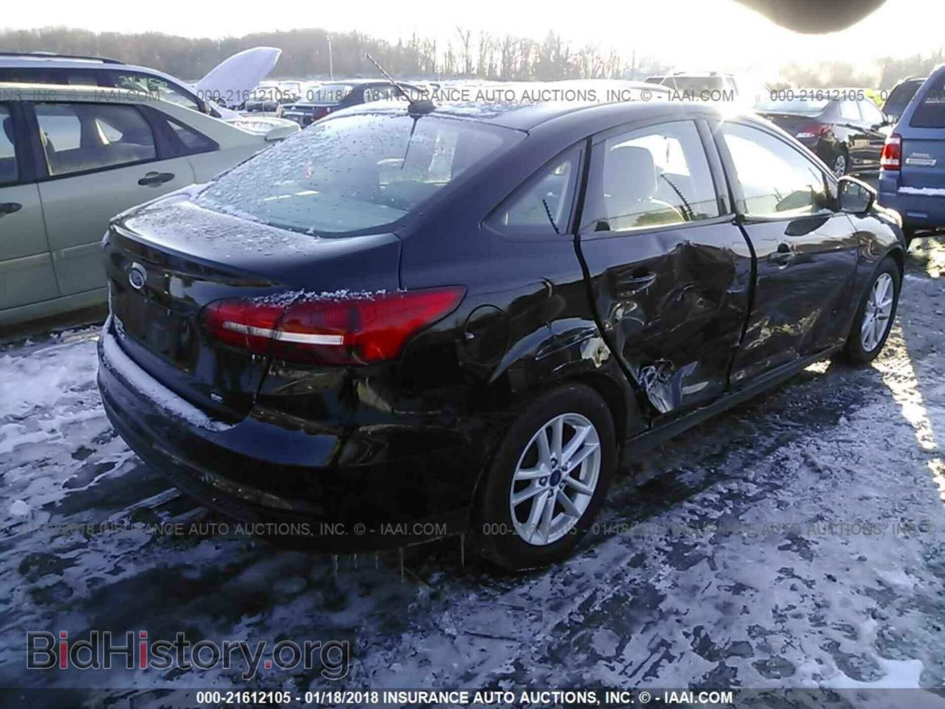 2016 Ford Focus - VIN: 1FADP3F26GL354532 - Photo 4