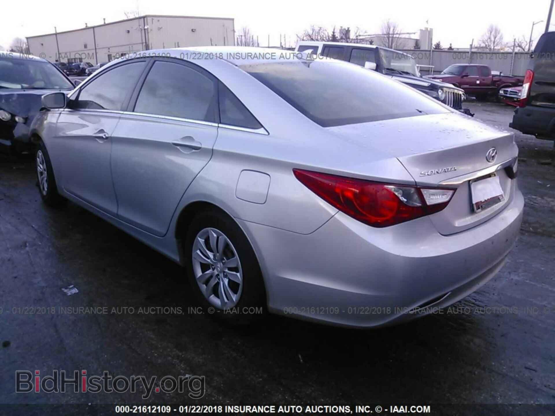 2012 Hyundai Sonata - VIN: 5NPEB4AC7CH312971 - Photo 3
