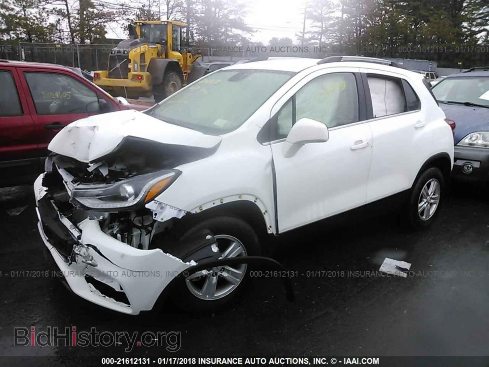 2017 Chevrolet Trax - VIN: KL7CJPSB2HB065026 - Фото 2