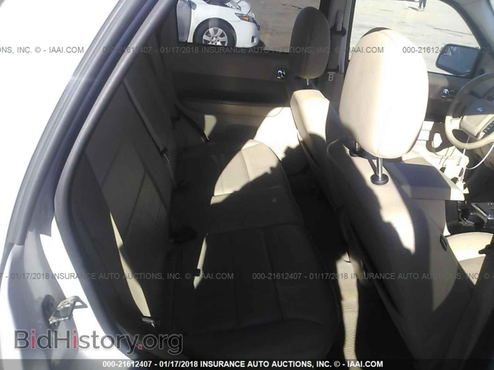 2012 Ford Escape - VIN: 1FMCU9EG3CKB17474 - Photo 8