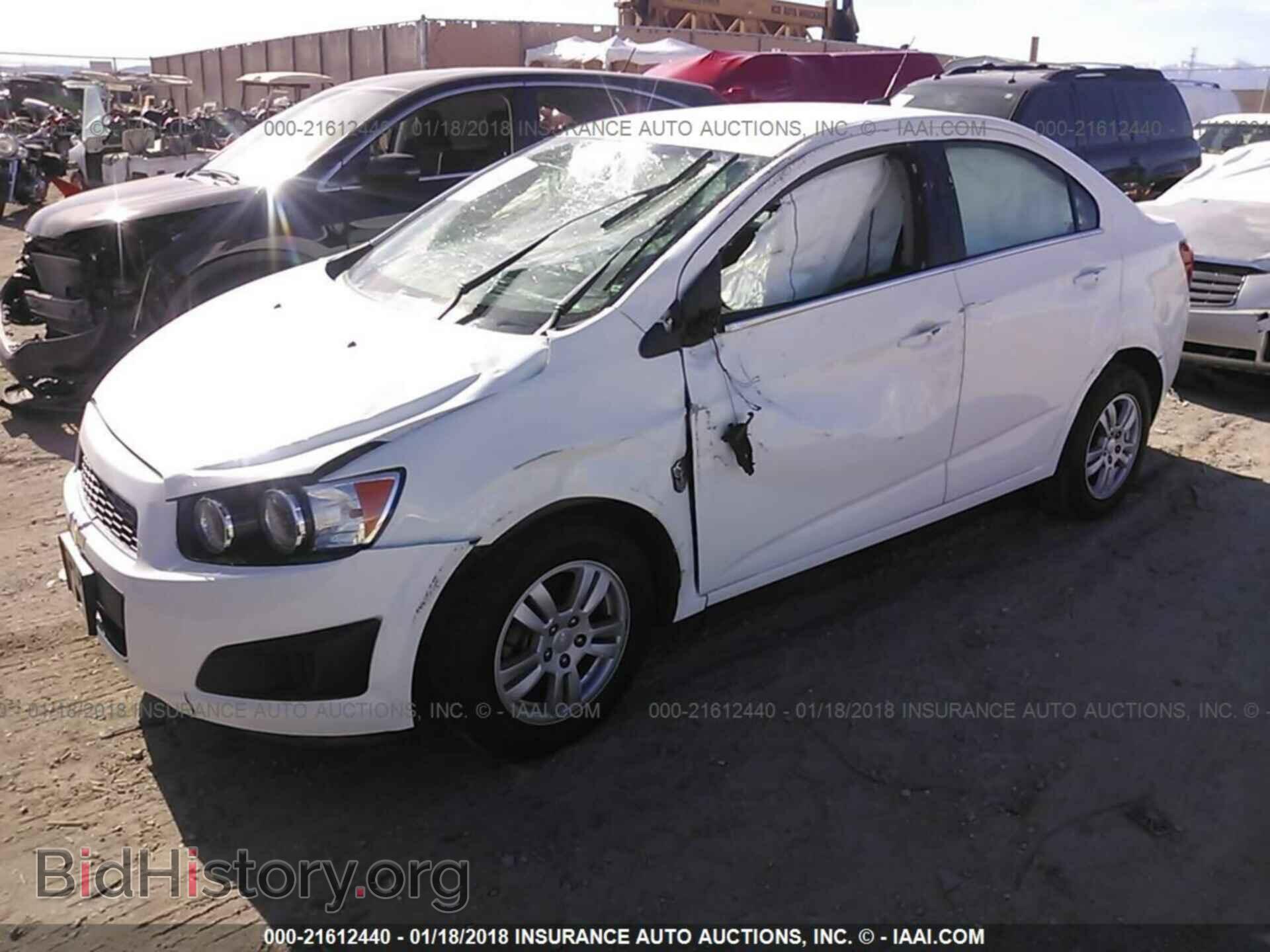 2014 Chevrolet Sonic - VIN: 1G1JD5SG7E4155346 - Фото 2