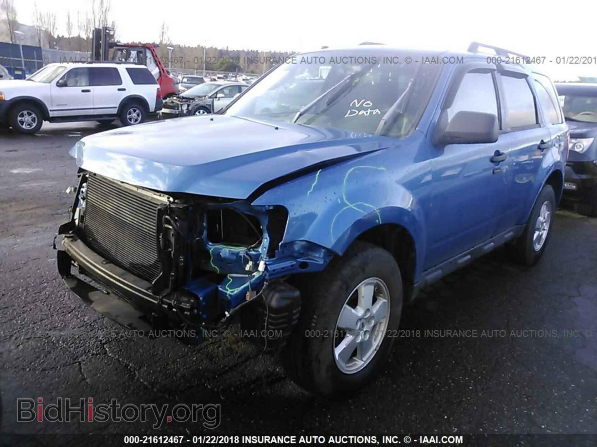 2012 Ford Escape - VIN: 1FMCU0D77CKA76862 - Photo 2