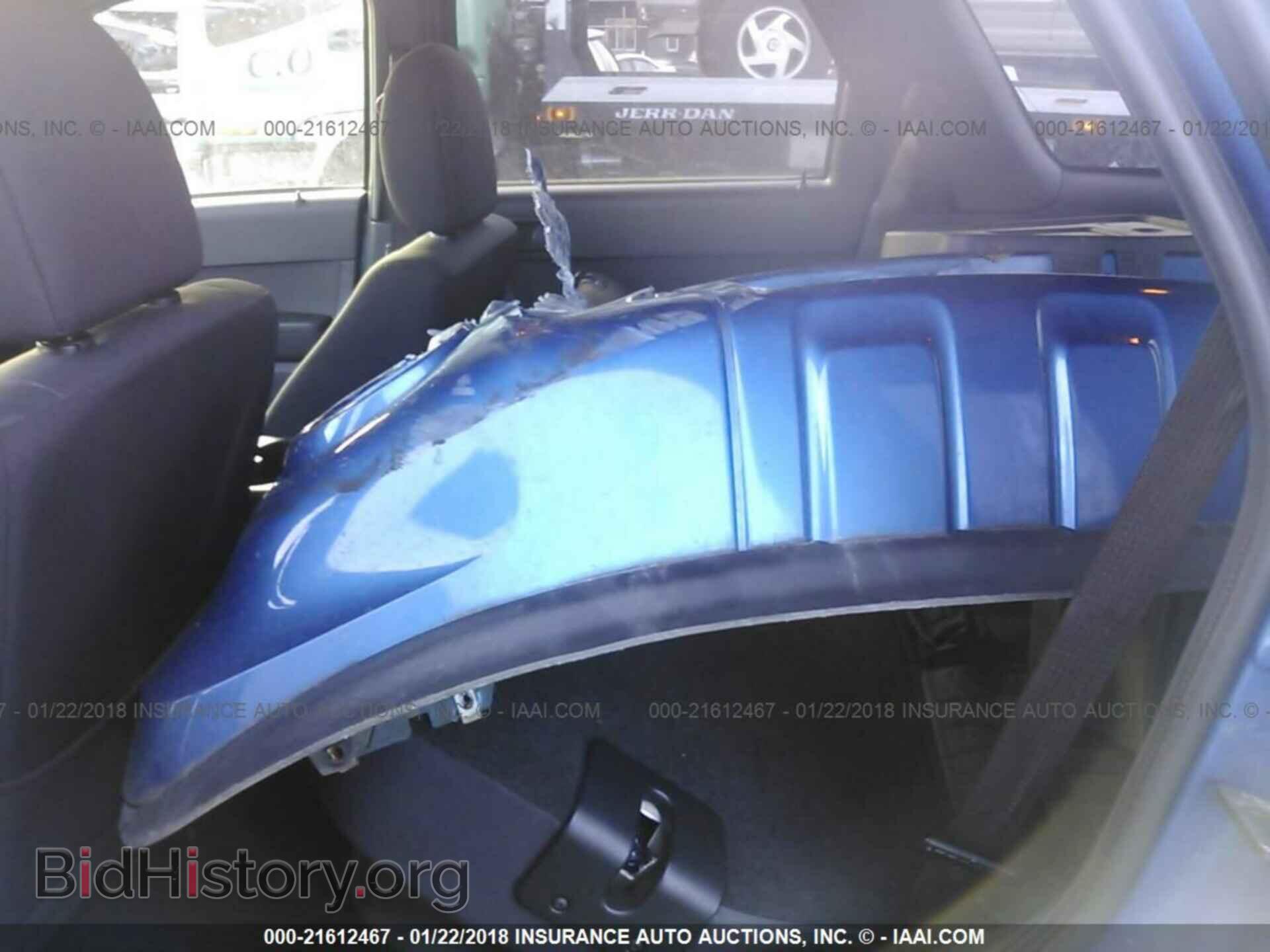 2012 Ford Escape - VIN: 1FMCU0D77CKA76862 - Photo 8