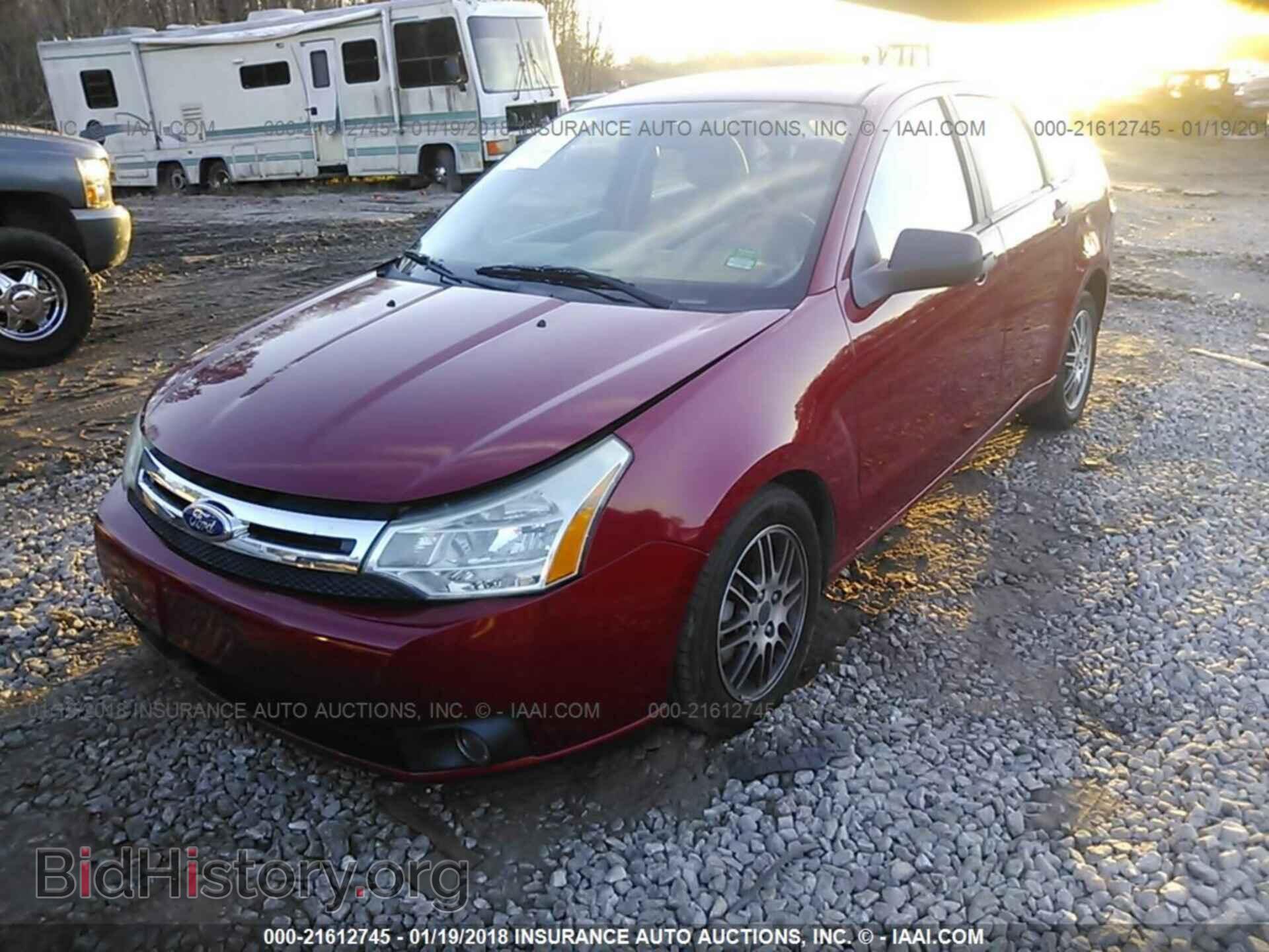 2011 Ford Focus - VIN: 1FAHP3FN0BW142177 - Photo 2