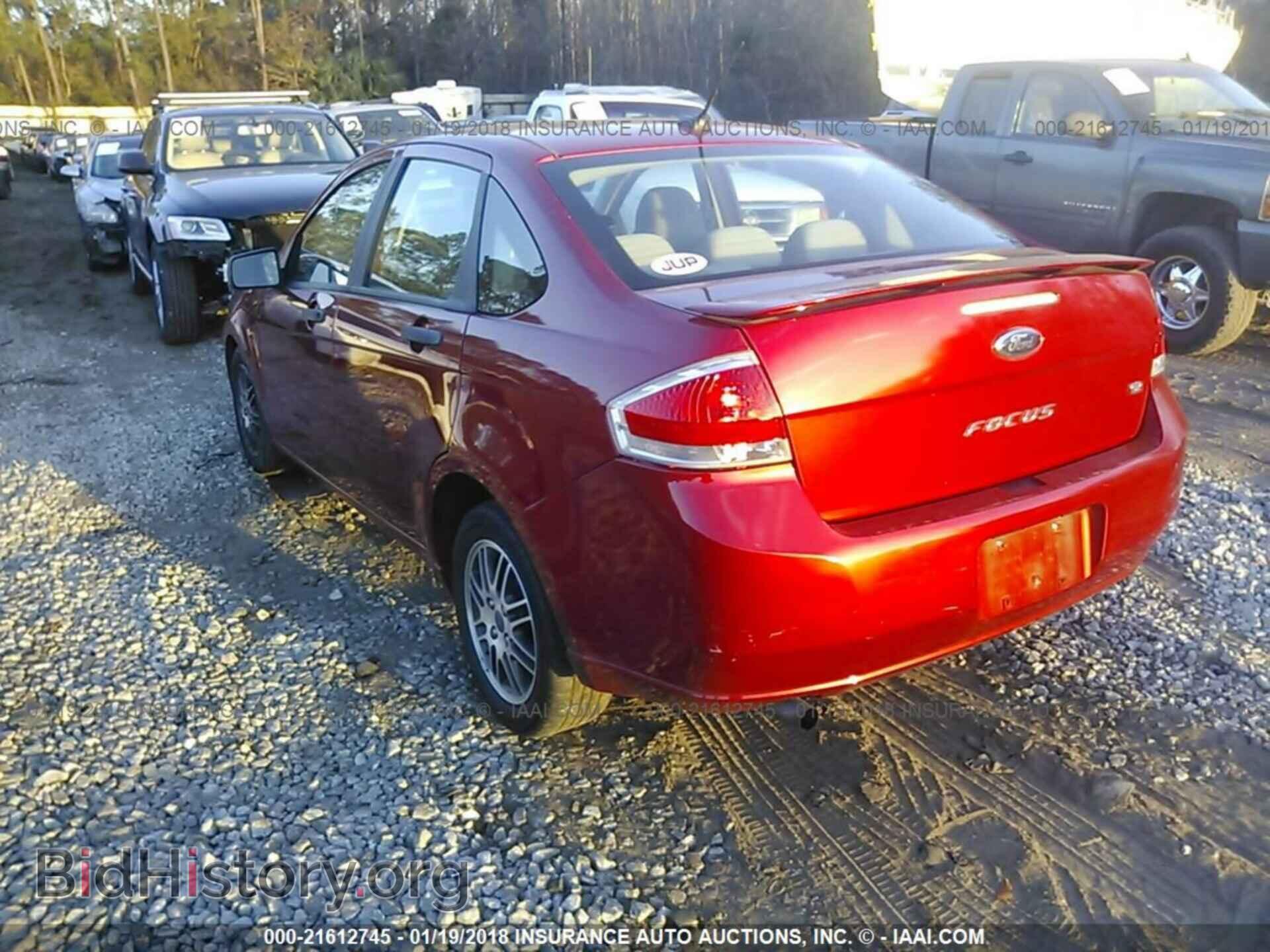 2011 Ford Focus - VIN: 1FAHP3FN0BW142177 - Photo 3