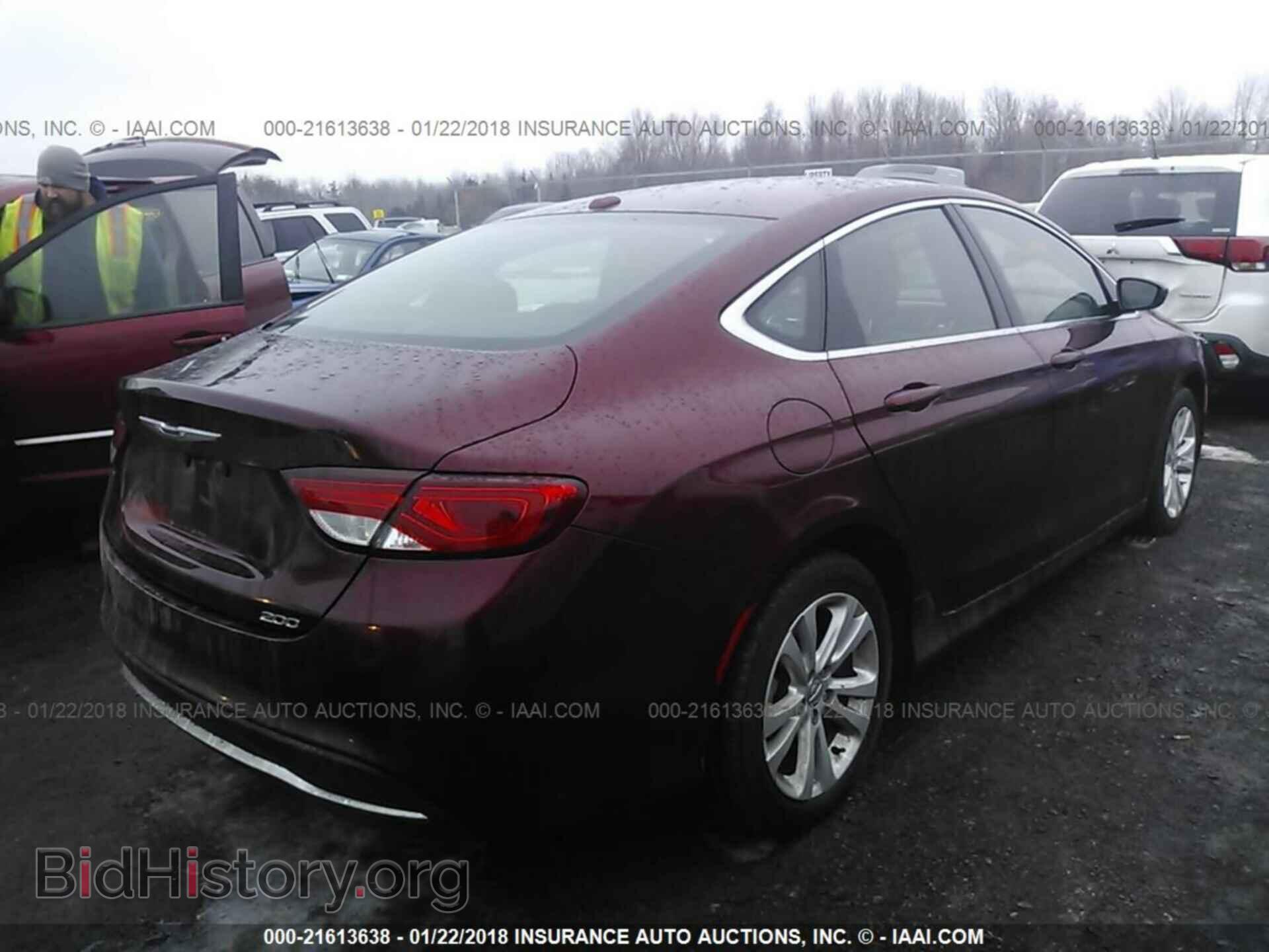 2015 Chrysler 200 - VIN: 1C3CCCAB2FN720079 - Photo 4