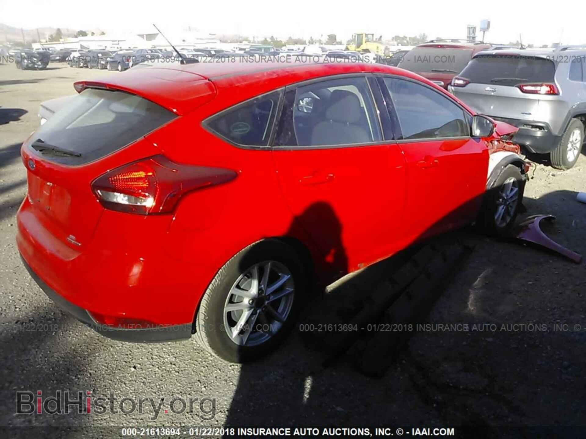 2016 Ford Focus - VIN: 1FADP3K22GL377778 - Photo 4