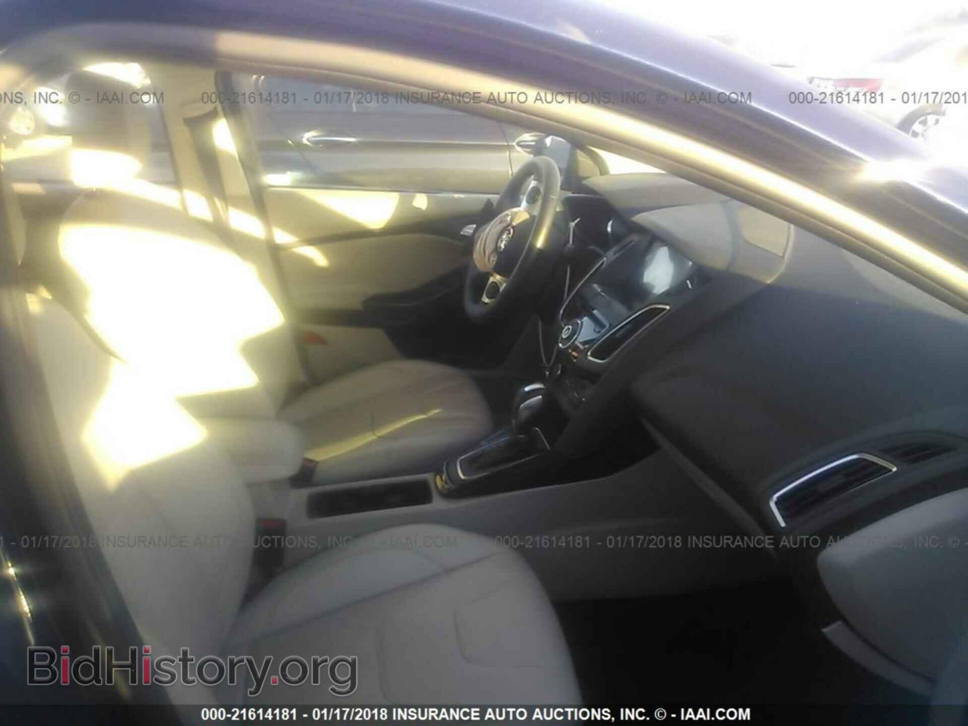 2016 Ford Focus - VIN: 1FADP3R45GL380102 - Photo 5
