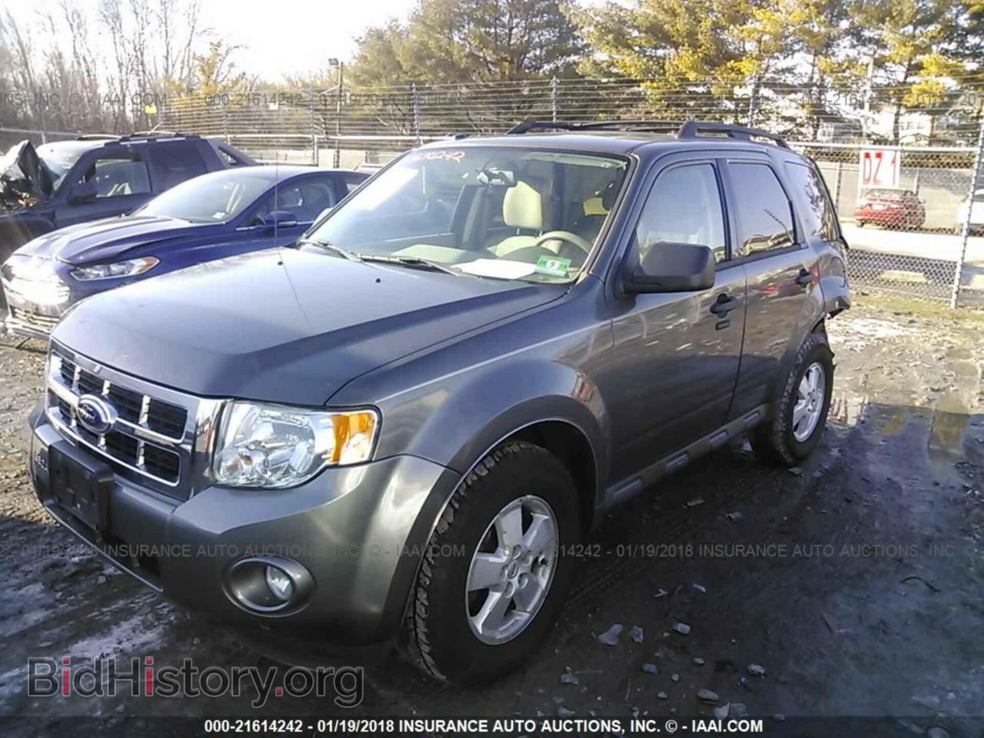 2012 Ford Escape - VIN: 1FMCU0D78CKA12443 - Photo 2