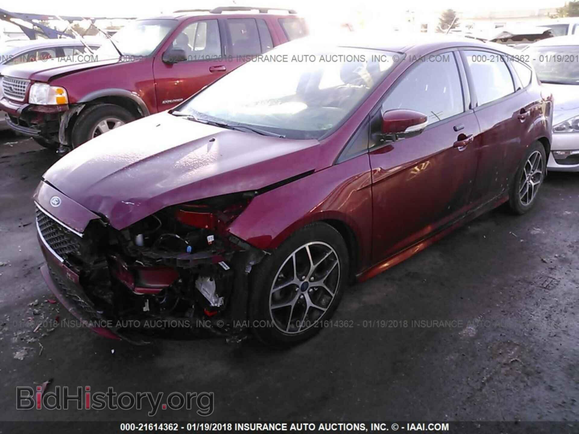 2016 Ford Focus - VIN: 1FADP3K23GL220549 - Photo 2