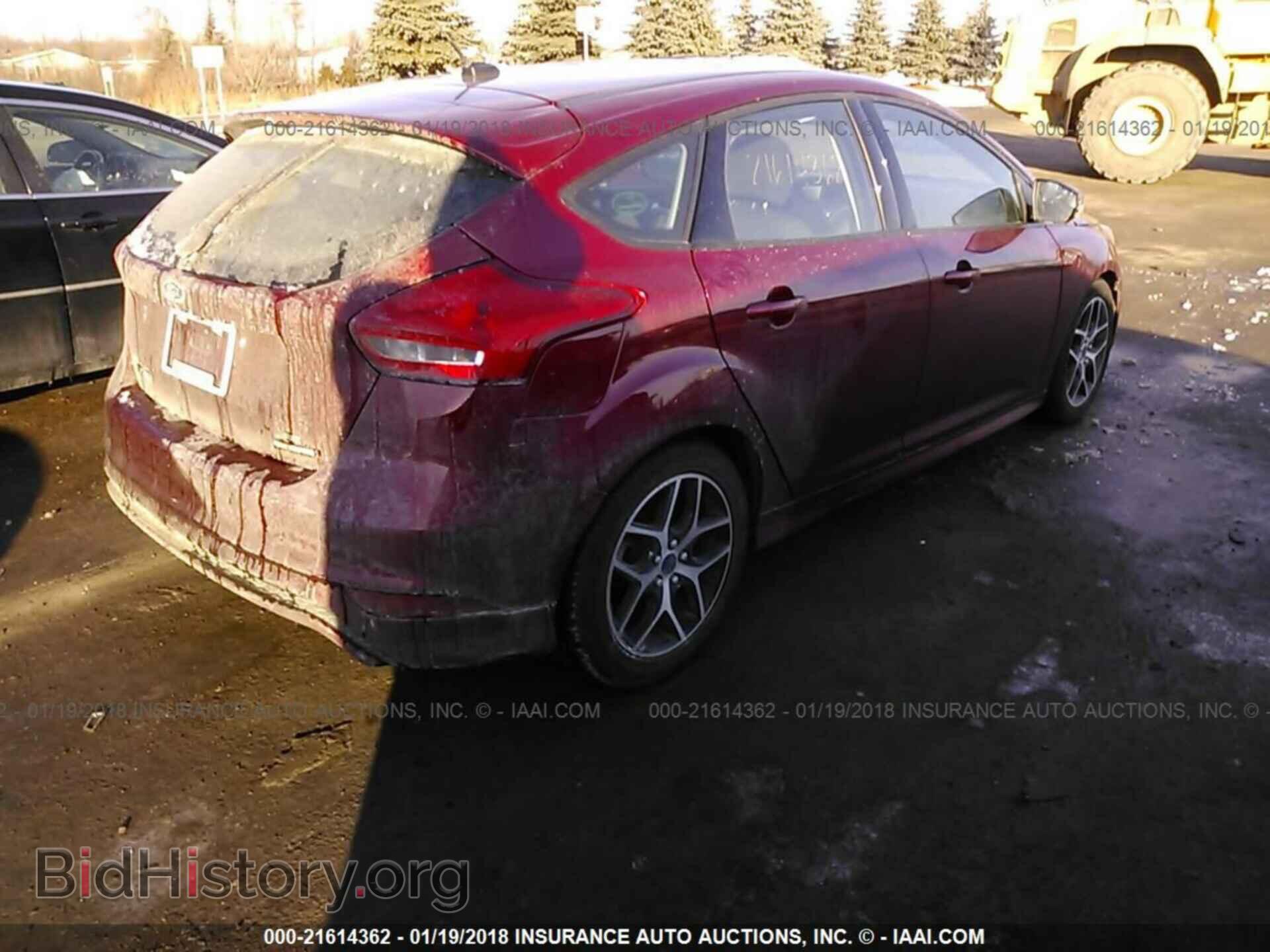 2016 Ford Focus - VIN: 1FADP3K23GL220549 - Photo 4