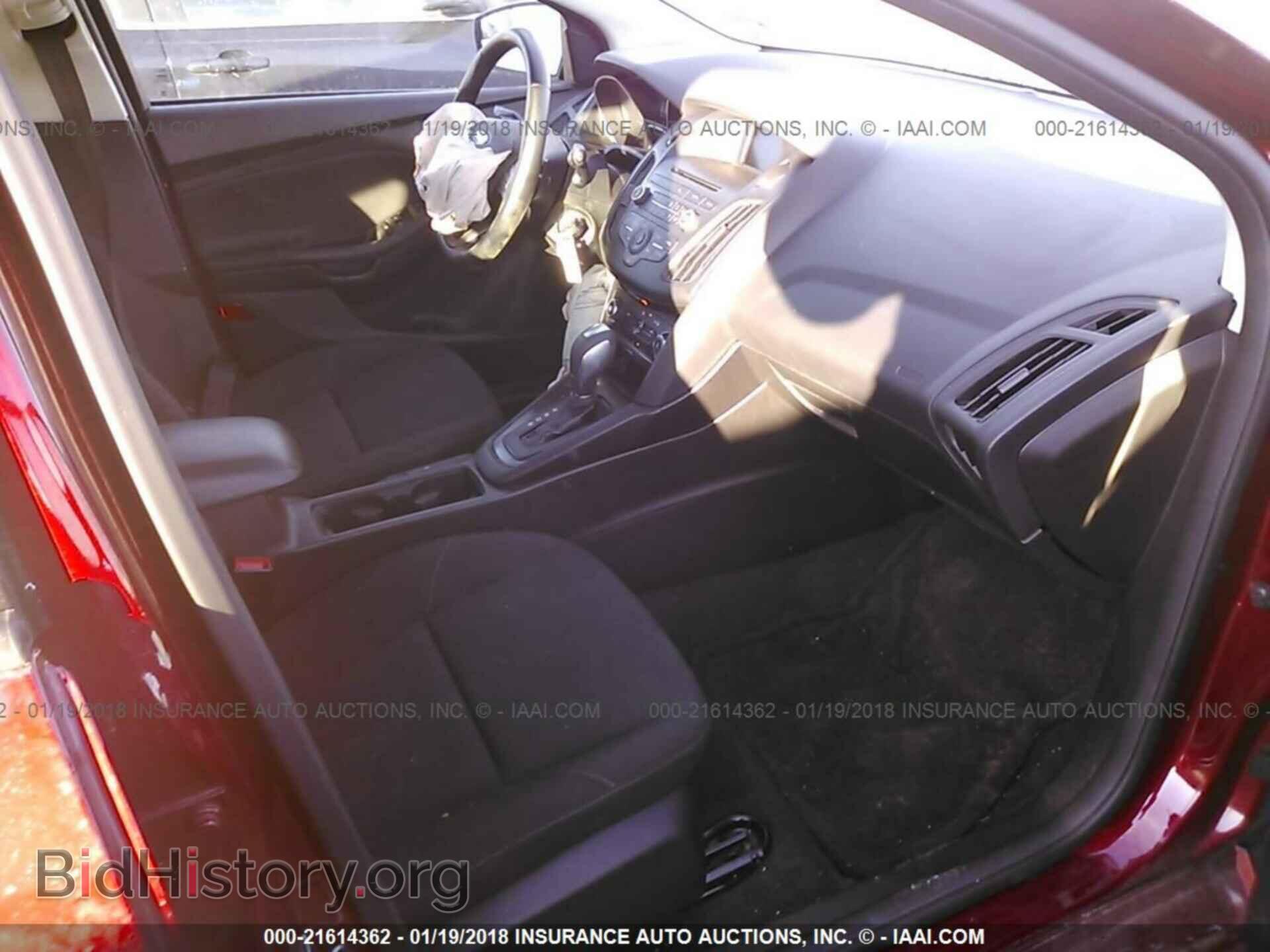 2016 Ford Focus - VIN: 1FADP3K23GL220549 - Photo 5
