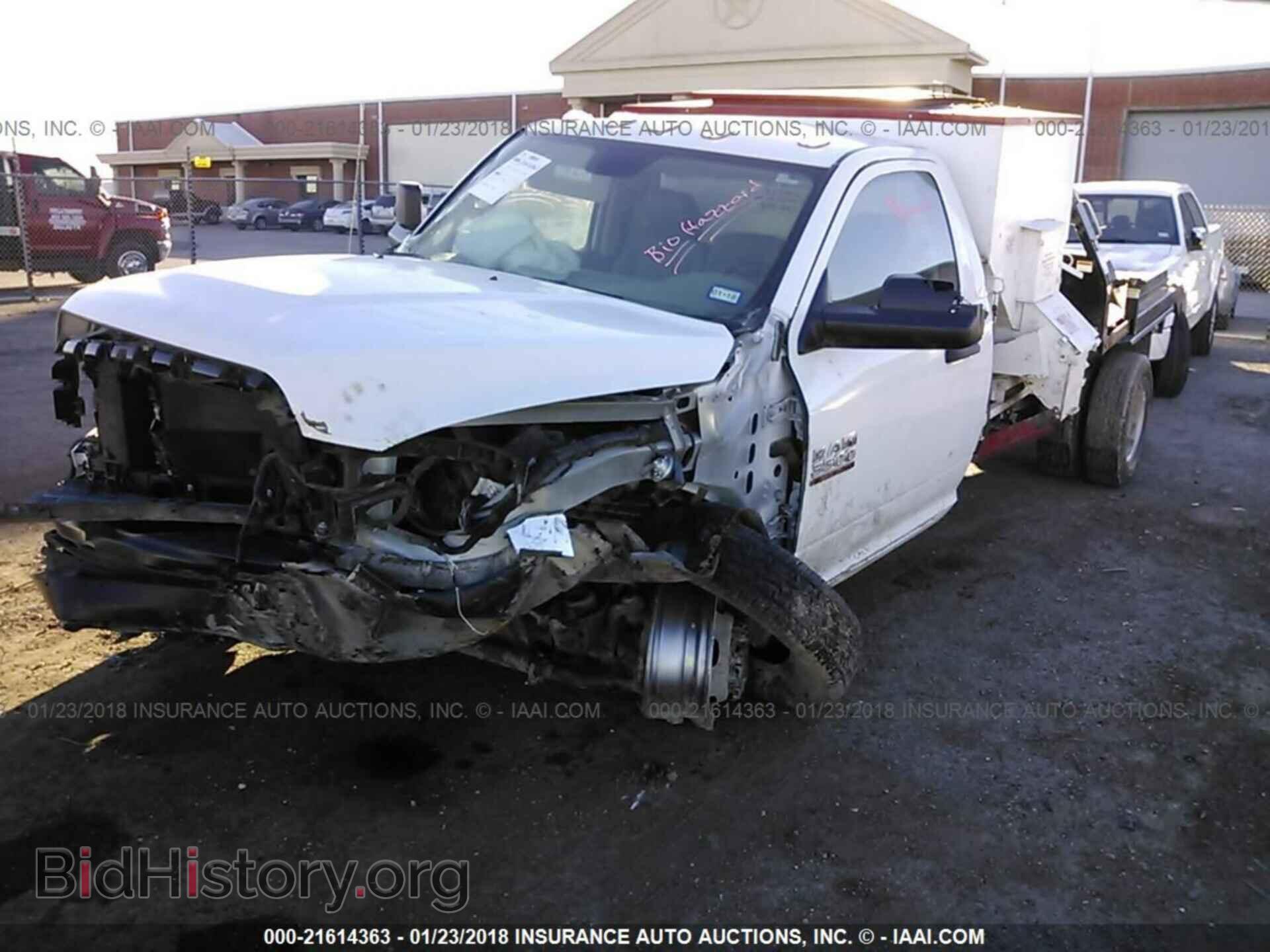 2017 Dodge 3500 - VIN: 3C7WRTBJ6HG619719 - Фото 2