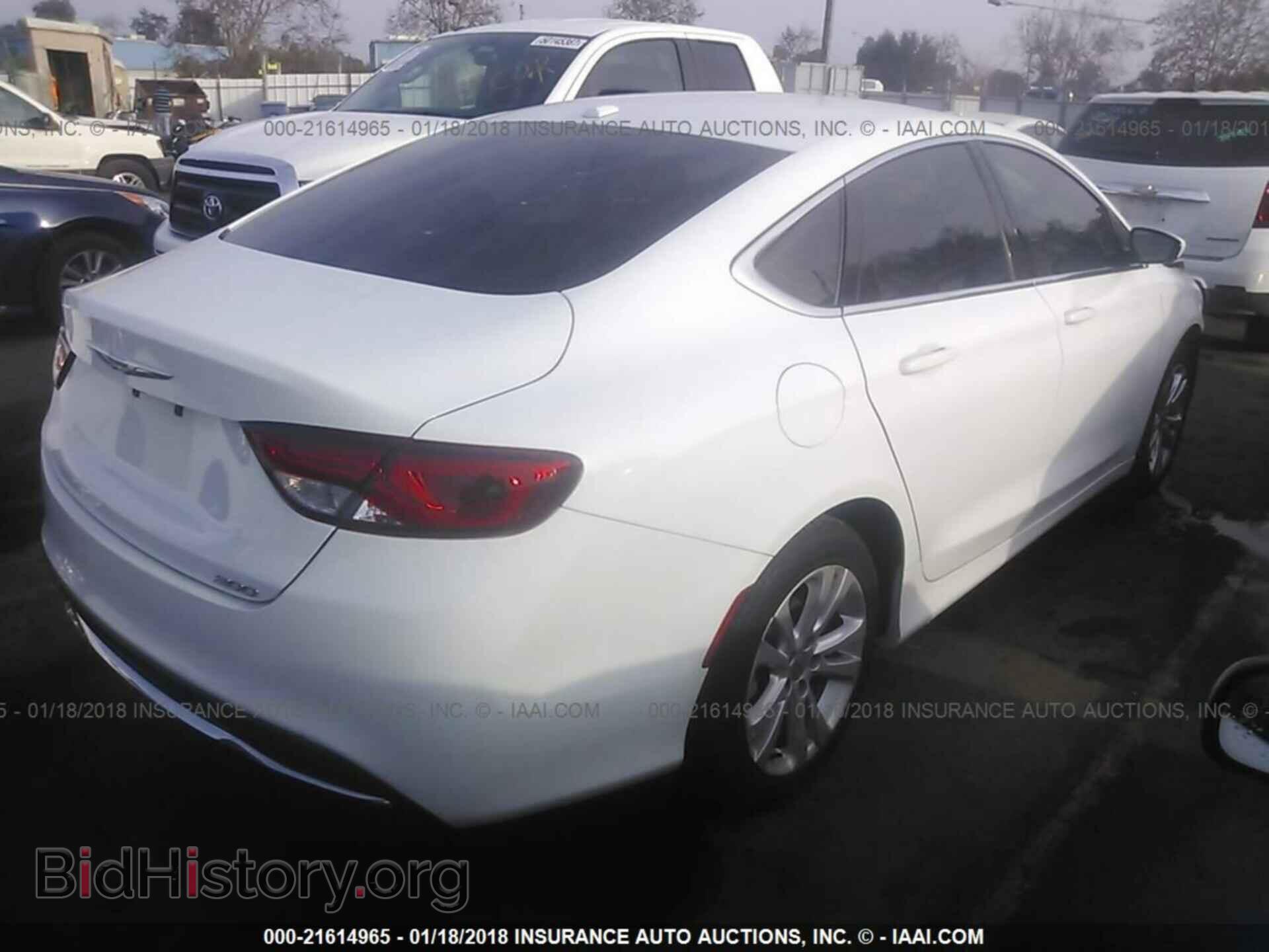 2015 Chrysler 200 - VIN: 1C3CCCAB7FN747374 - Photo 4