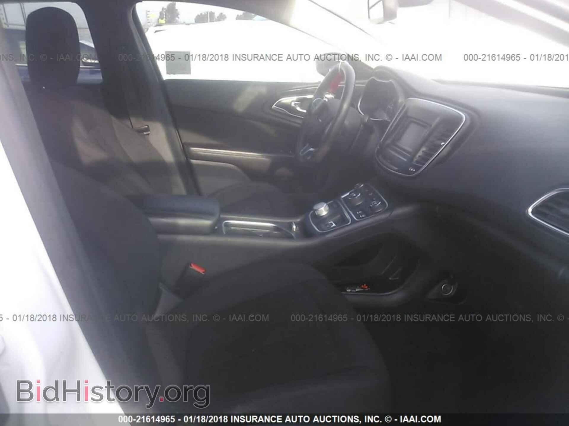 2015 Chrysler 200 - VIN: 1C3CCCAB7FN747374 - Photo 5