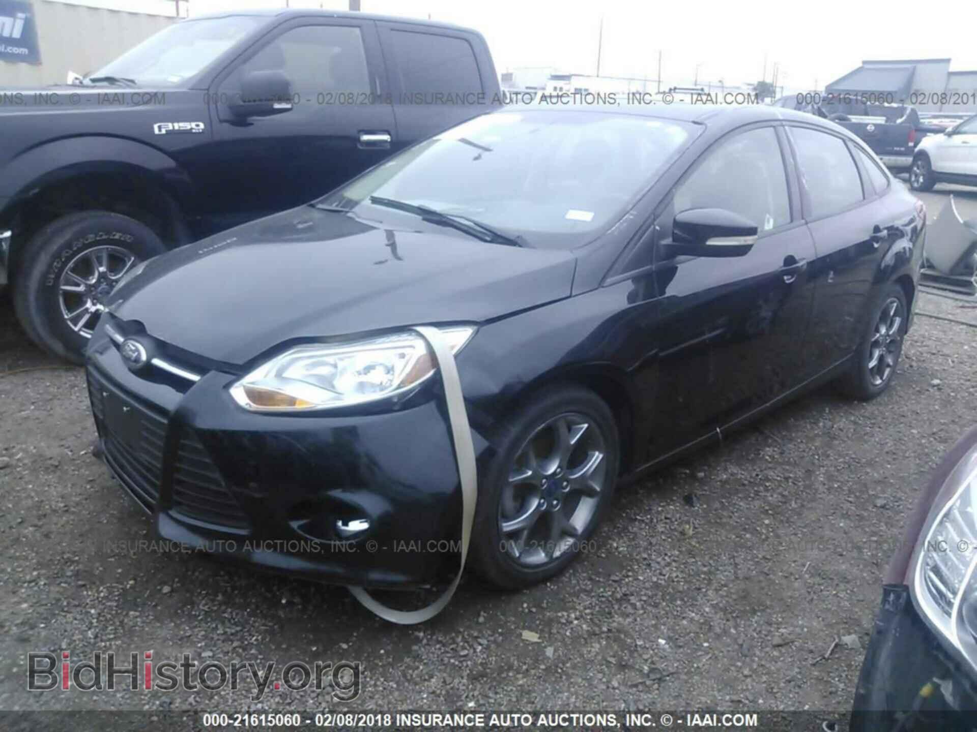 2013 Ford Focus - VIN: 1FADP3F23DL137757 - Фото 2