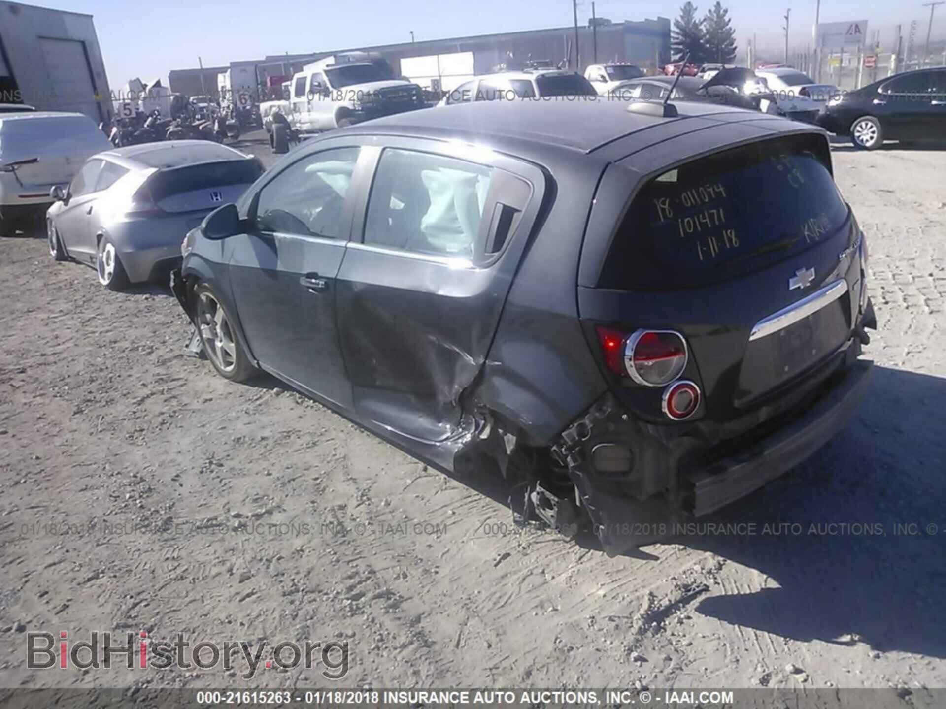 2015 Chevrolet Sonic - VIN: 1G1JE6SB9F4117464 - Фото 3