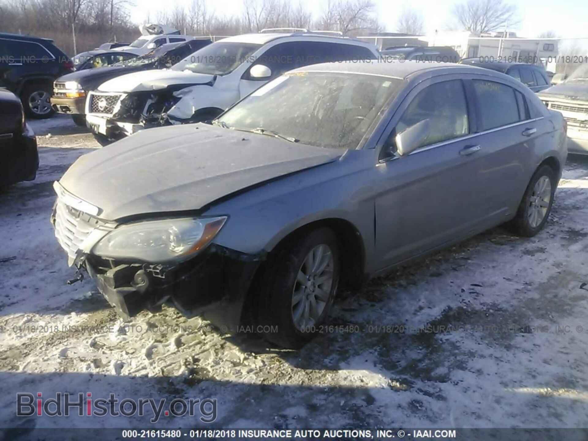 2013 Chrysler 200 - VIN: 1C3CCBBB3DN602581 - Photo 2