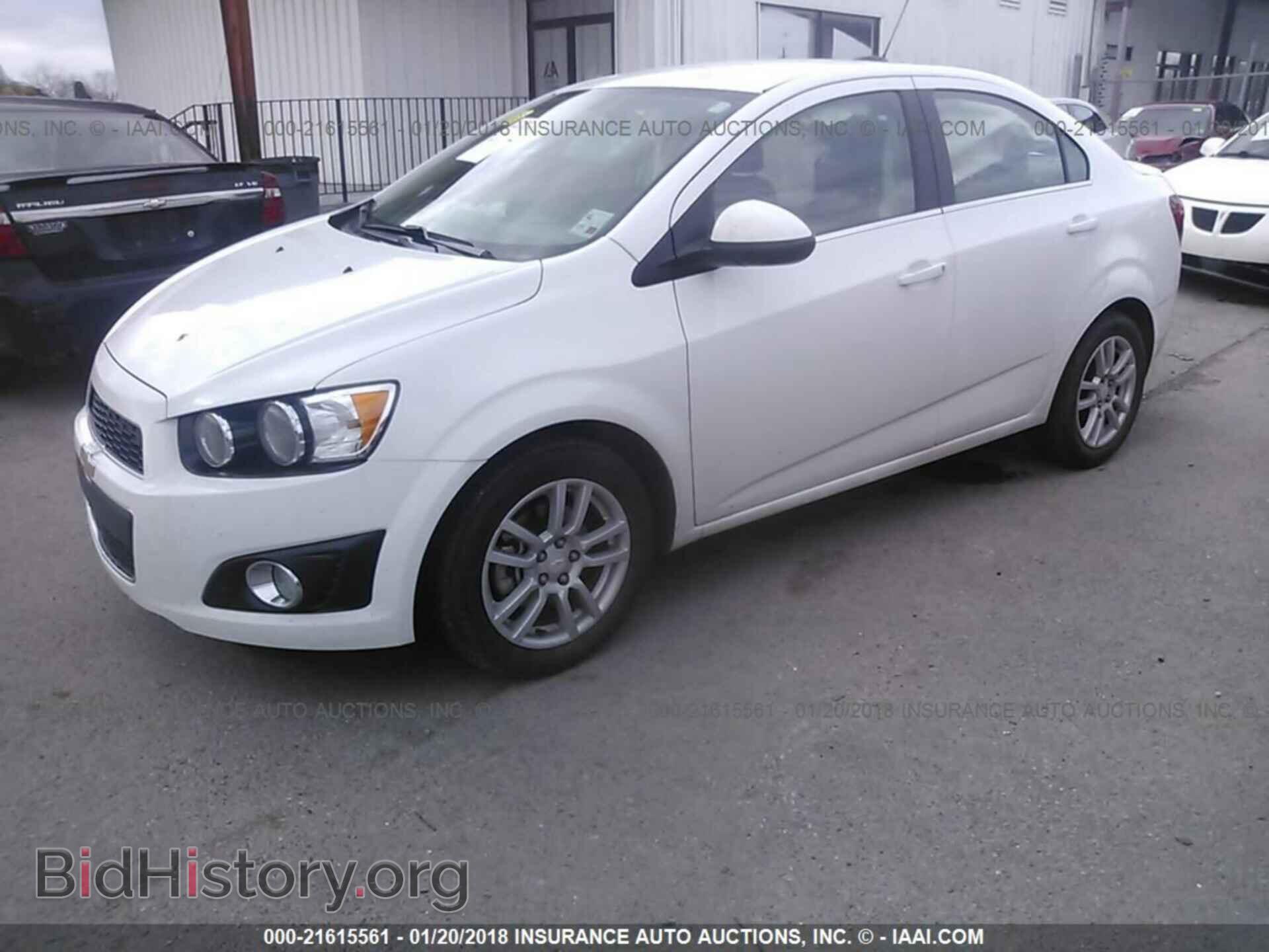 2015 Chevrolet Sonic - VIN: 1G1JC5SHXF4219084 - Фото 2
