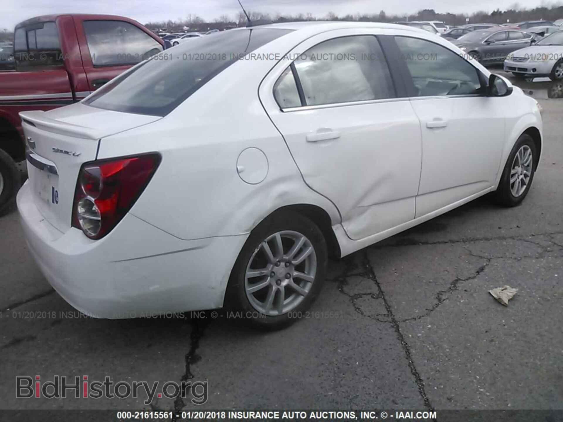 2015 Chevrolet Sonic - VIN: 1G1JC5SHXF4219084 - Фото 4