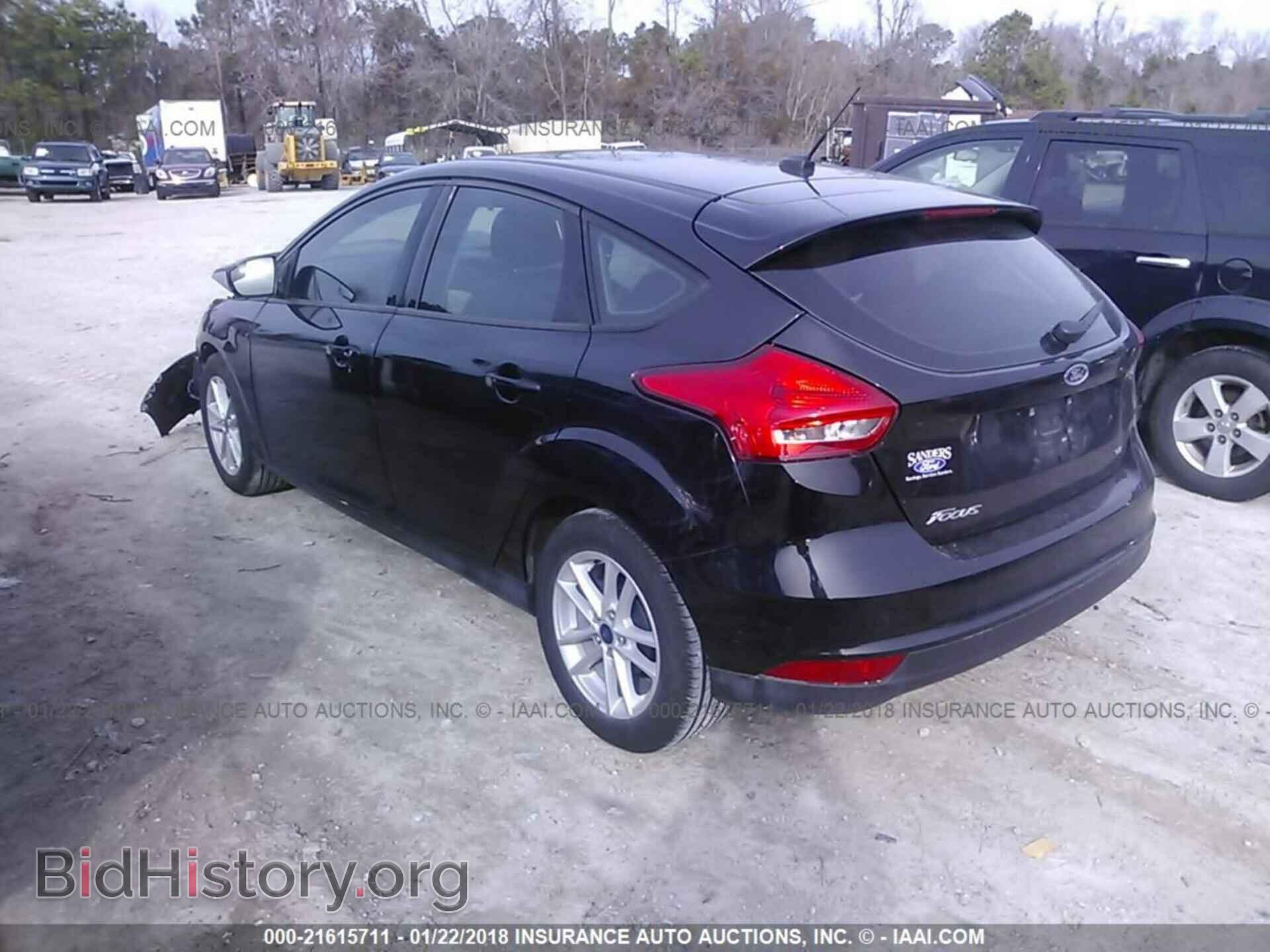 2017 Ford Focus - VIN: 1FADP3K26HL311879 - Фото 3