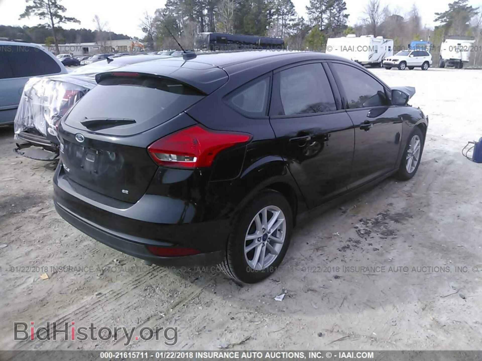 2017 Ford Focus - VIN: 1FADP3K26HL311879 - Фото 4