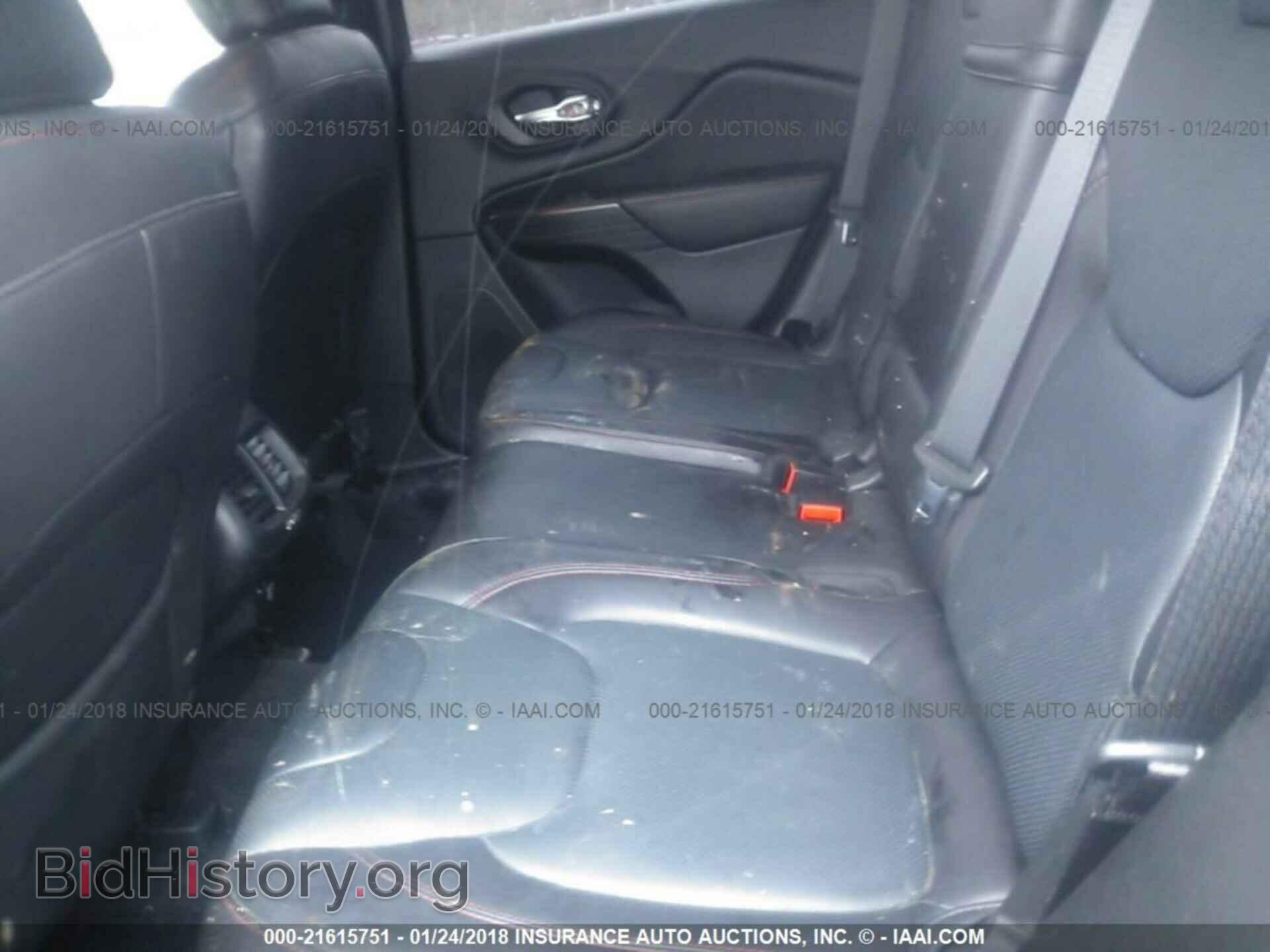 2017 Jeep Cherokee - VIN: 1C4PJMBS8HW530498 - Photo 8