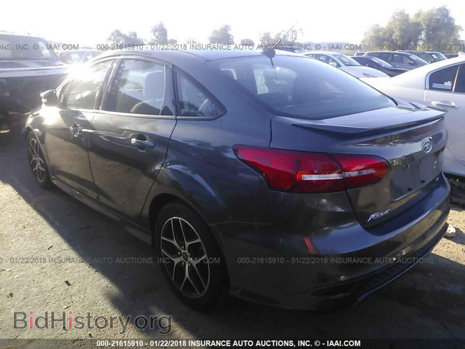 2015 Ford Focus - VIN: 1FADP3F23FL385848 - Photo 3