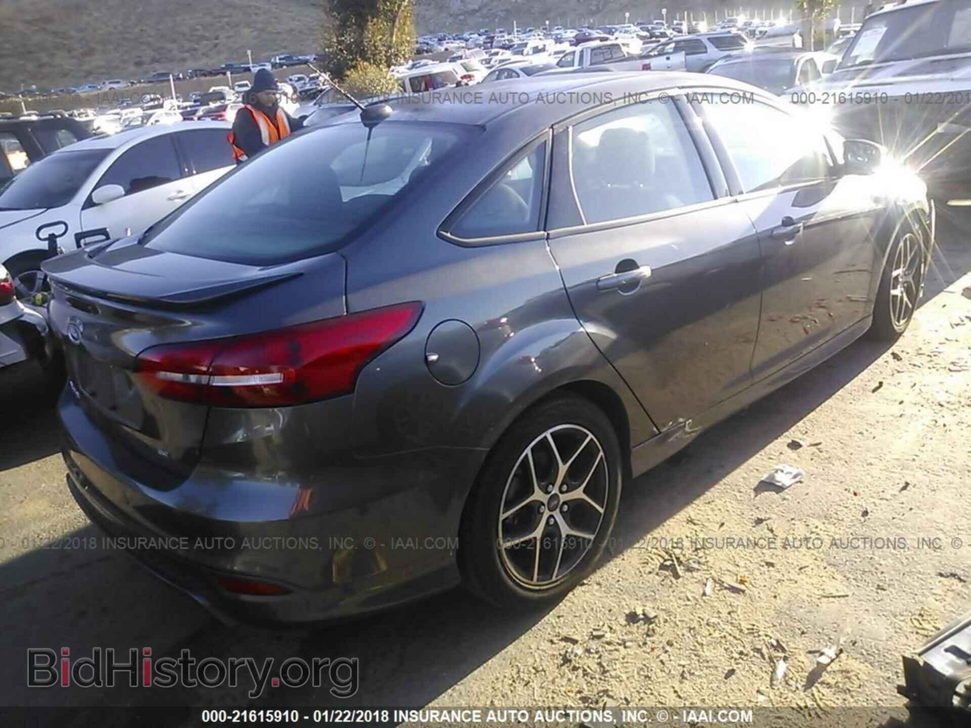 2015 Ford Focus - VIN: 1FADP3F23FL385848 - Photo 4