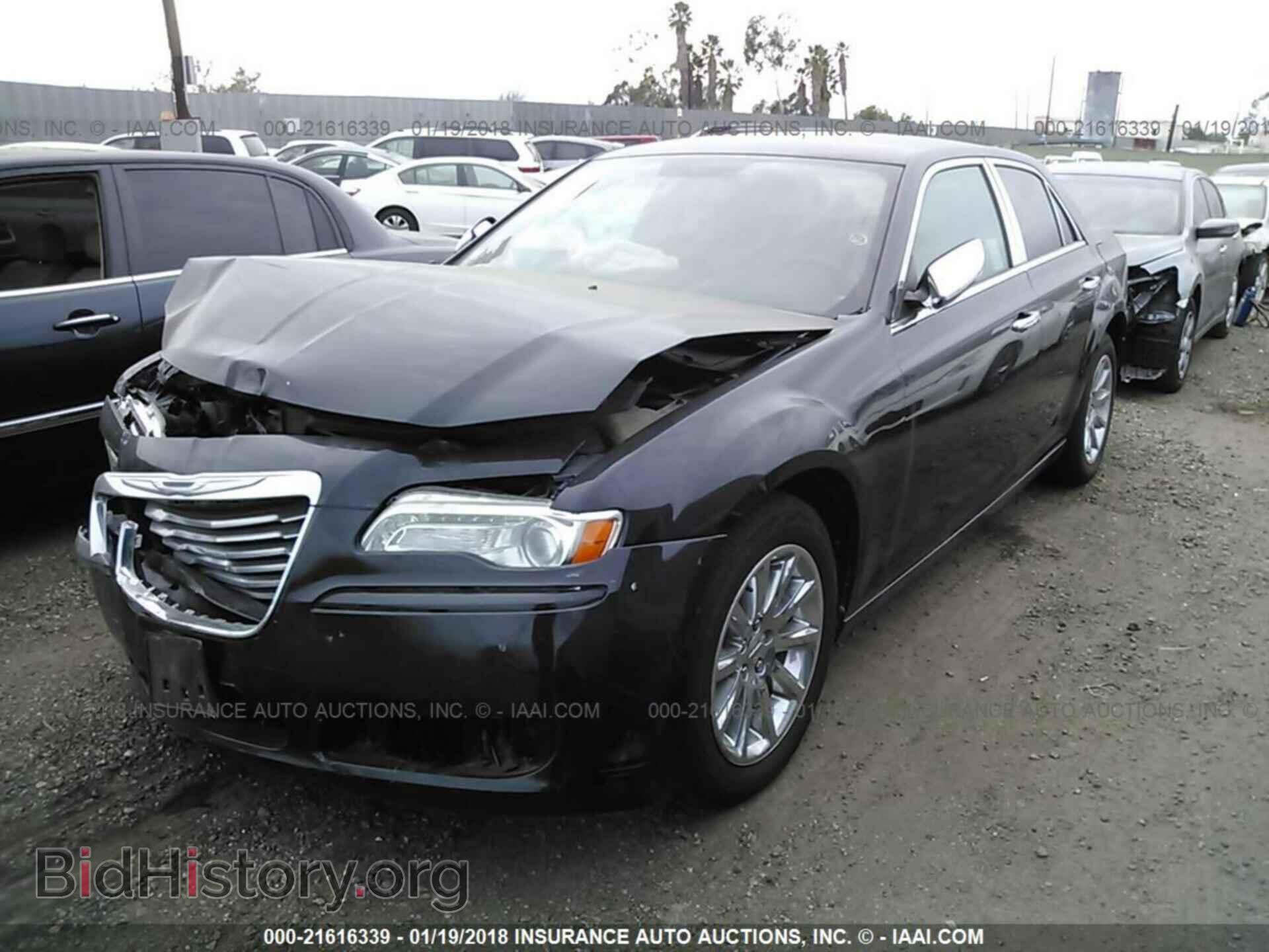 2013 Chrysler 300c - VIN: 2C3CCAET1DH661605 - Фото 2