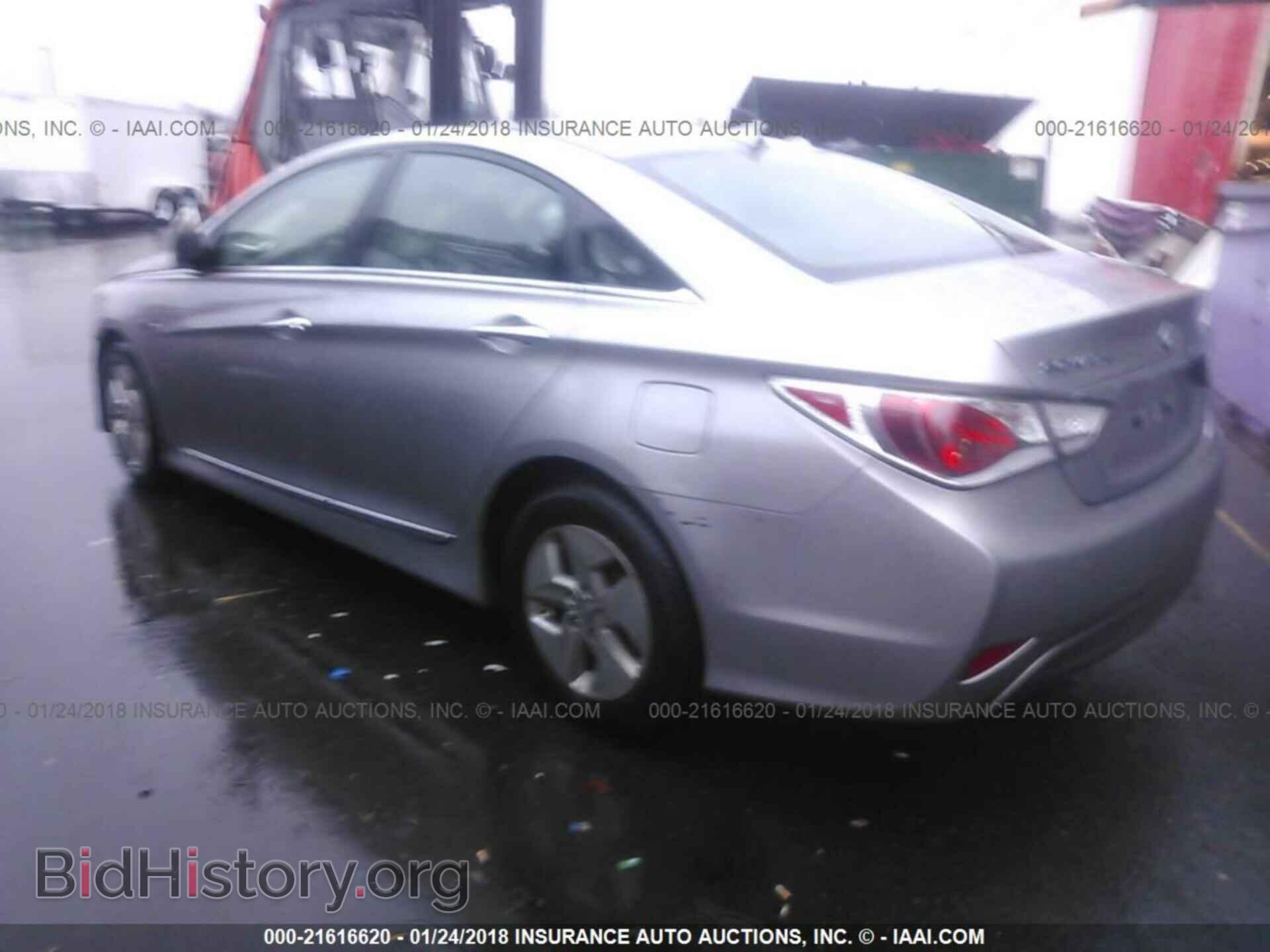 2012 Hyundai Sonata - VIN: KMHEC4A49CA034194 - Photo 3