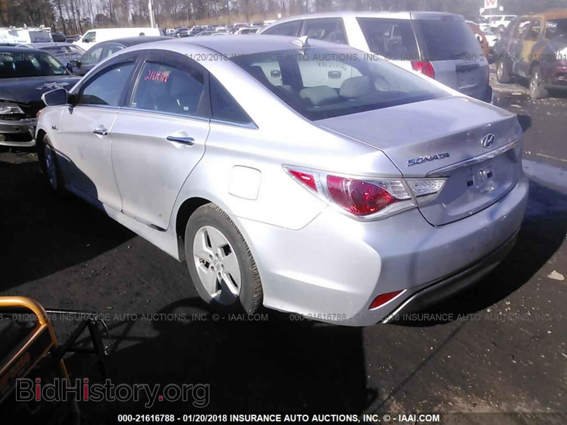 2012 Hyundai Sonata - VIN: KMHEC4A43CA020890 - Фото 3