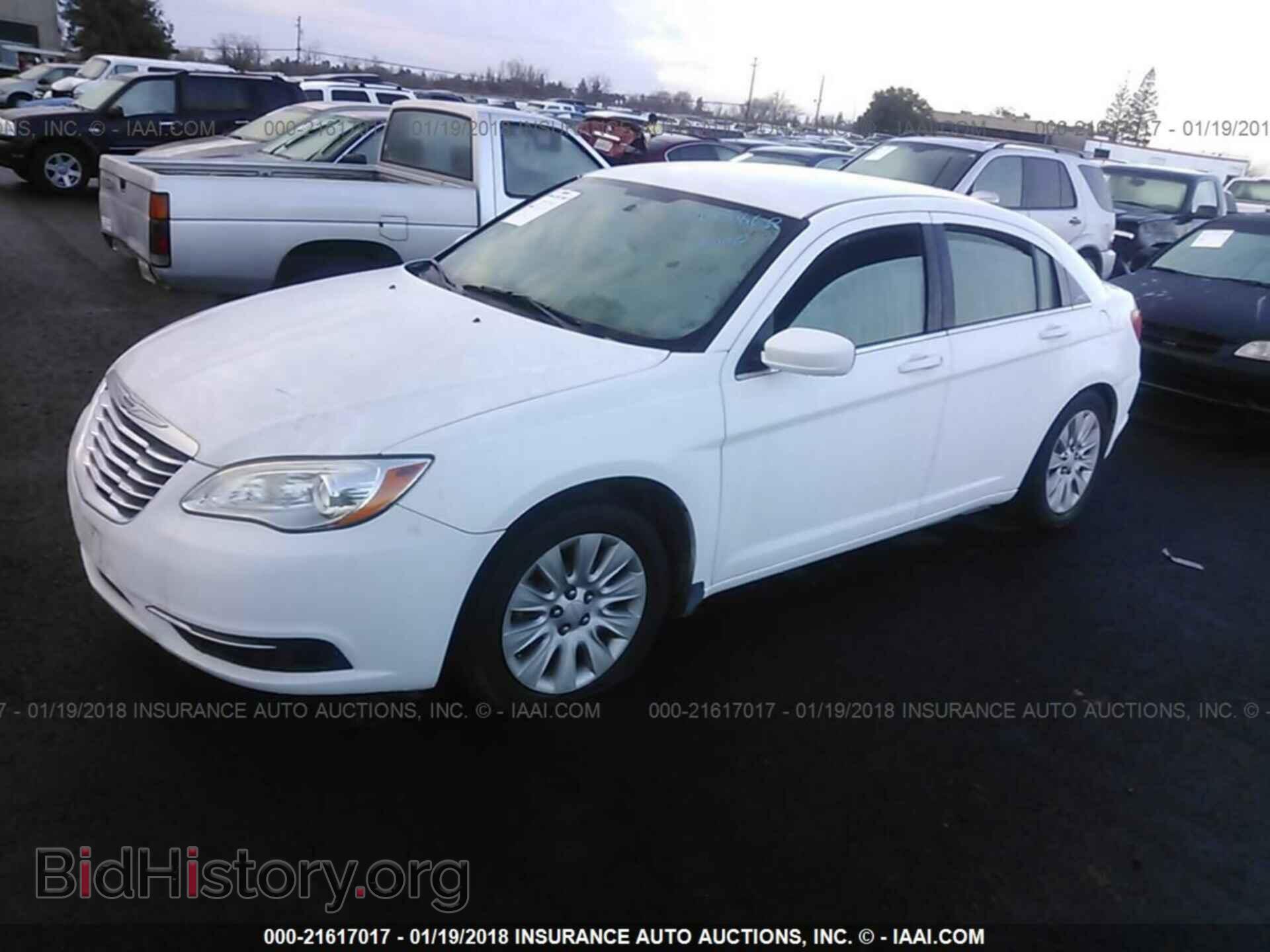 2013 Chrysler 200 - VIN: 1C3CCBAB3DN691893 - Photo 2