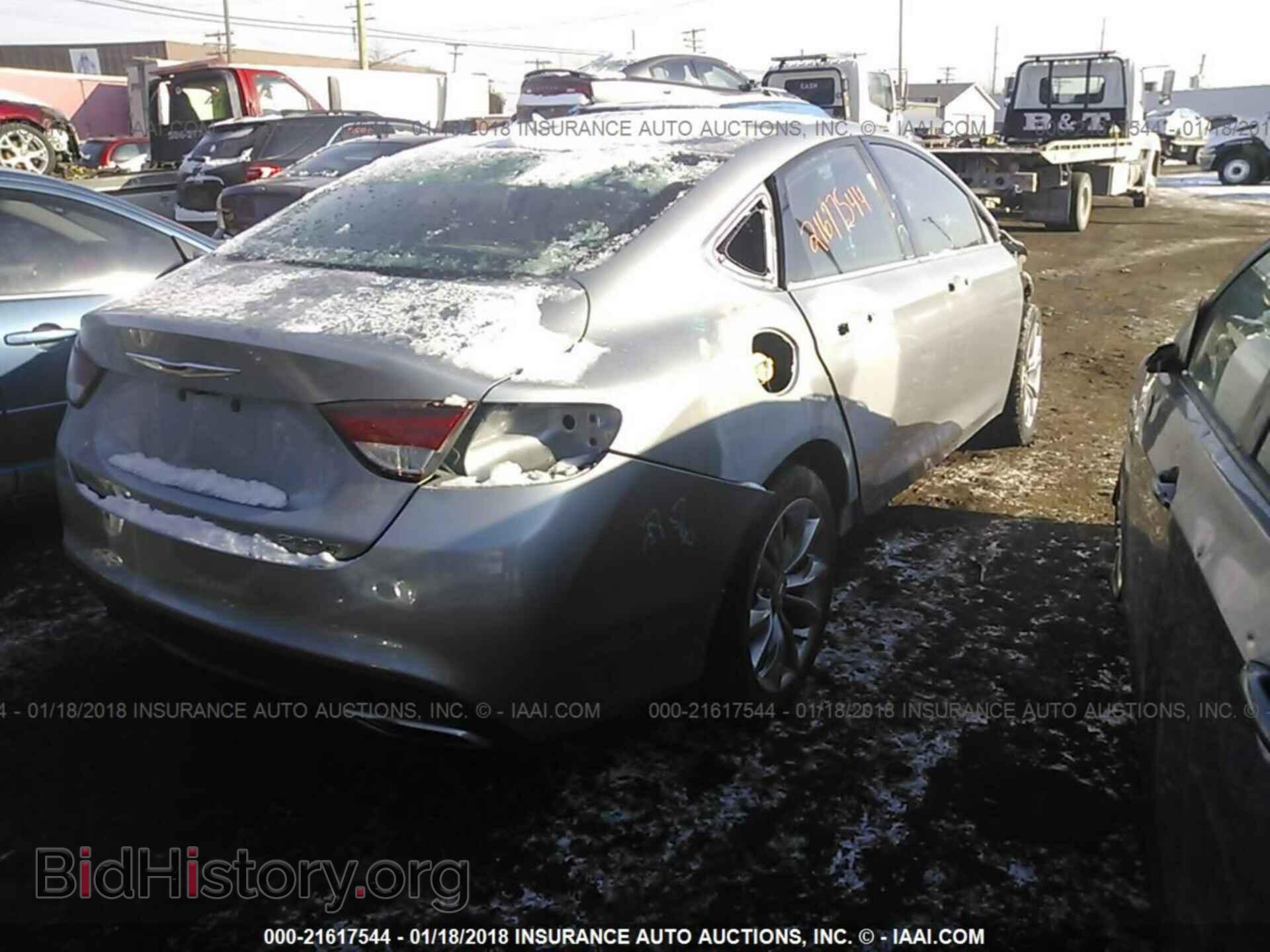 2015 Chrysler 200 - VIN: 1C3CCCBBXFN620150 - Photo 4