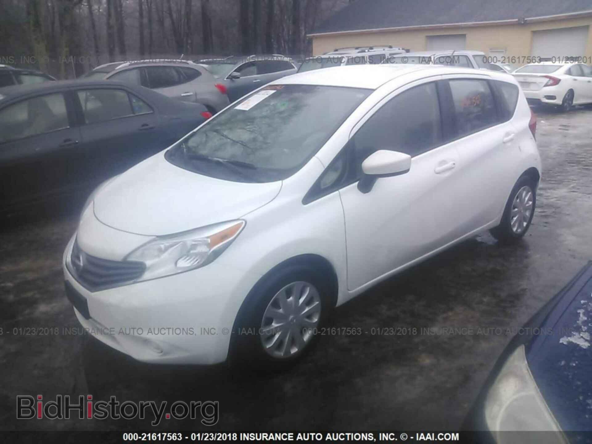 2015 Nissan Versa note - VIN: 3N1CE2CP8FL426696 - Photo 2